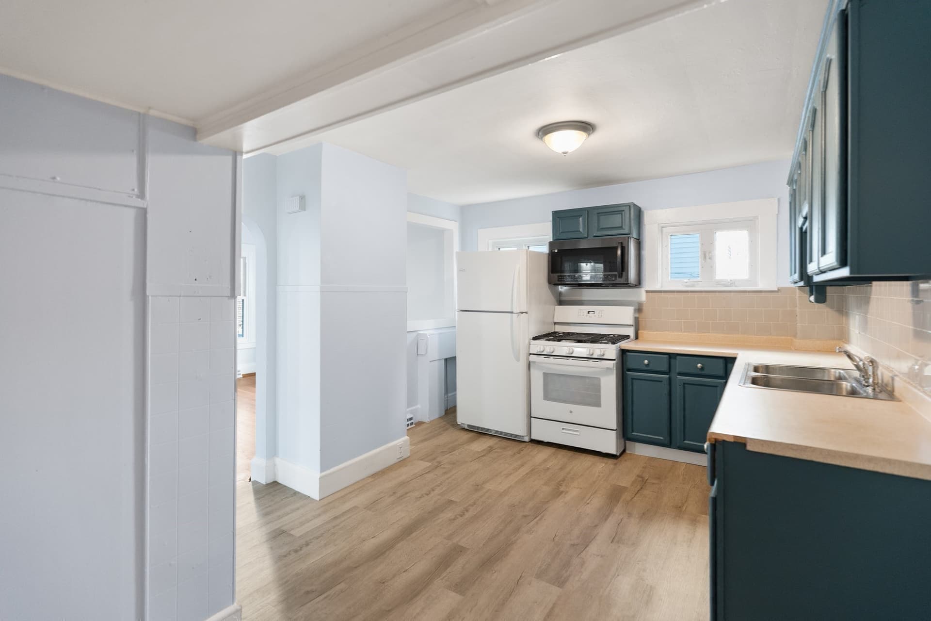 Single Family Residence at 260 Phillips Ave, New Bedford MA 02746, photo 14 of 34