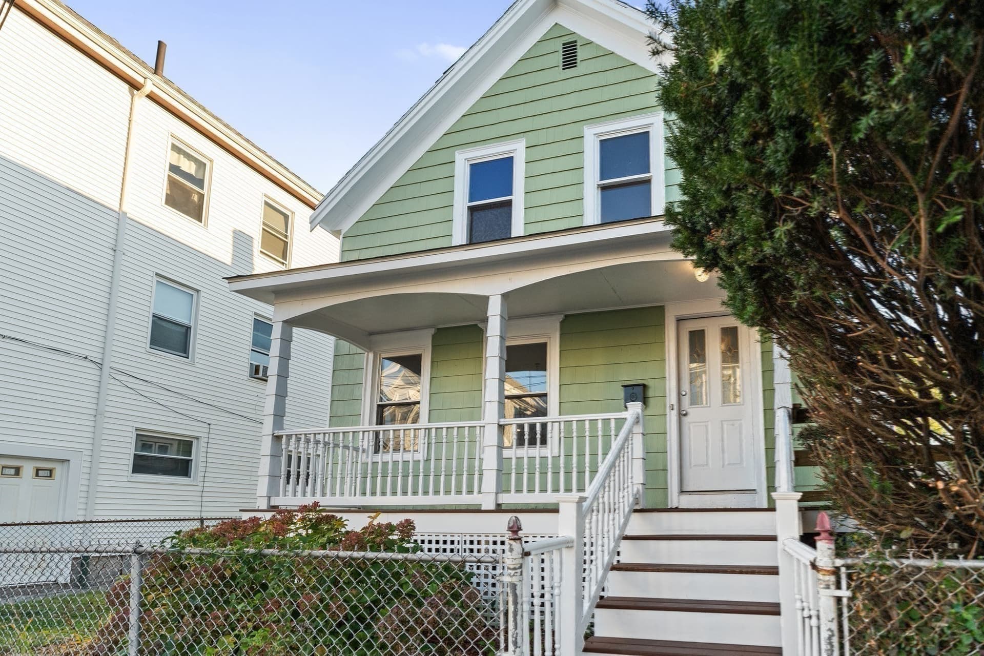 Single Family Residence at 260 Phillips Ave, New Bedford MA 02746, photo 4 of 34