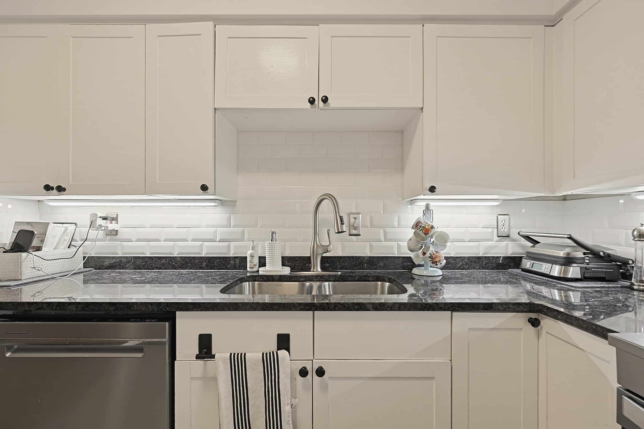 Condominium at 421 Neponset St # B, Norwood MA 02062, photo 5 of 31