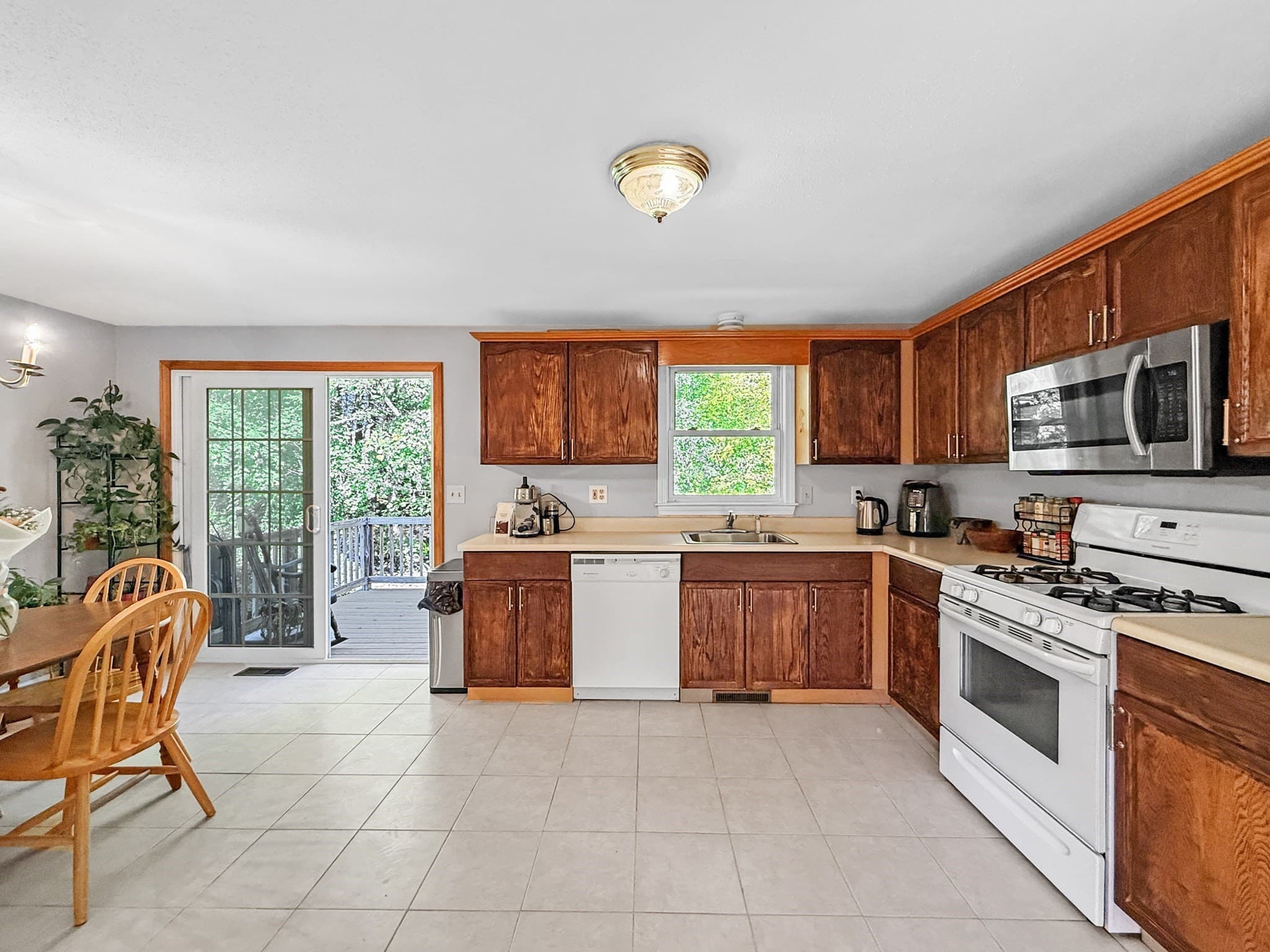 Single Family Residence at 23 Iona Ave, Dracut MA 01826, photo 7 of 42