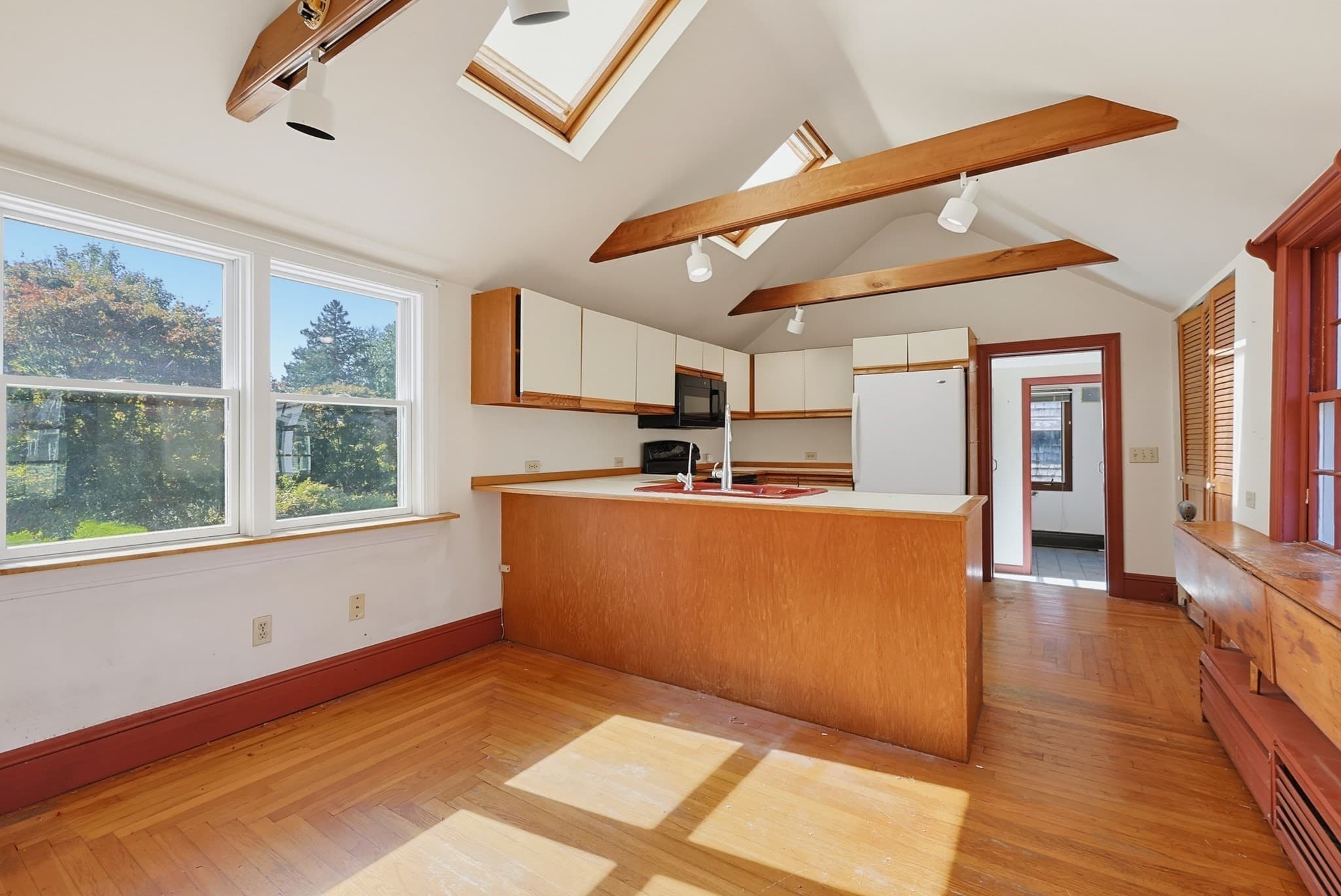 Single Family Residence at 1823 Main Rd, Westport MA 02791, photo 17 of 42