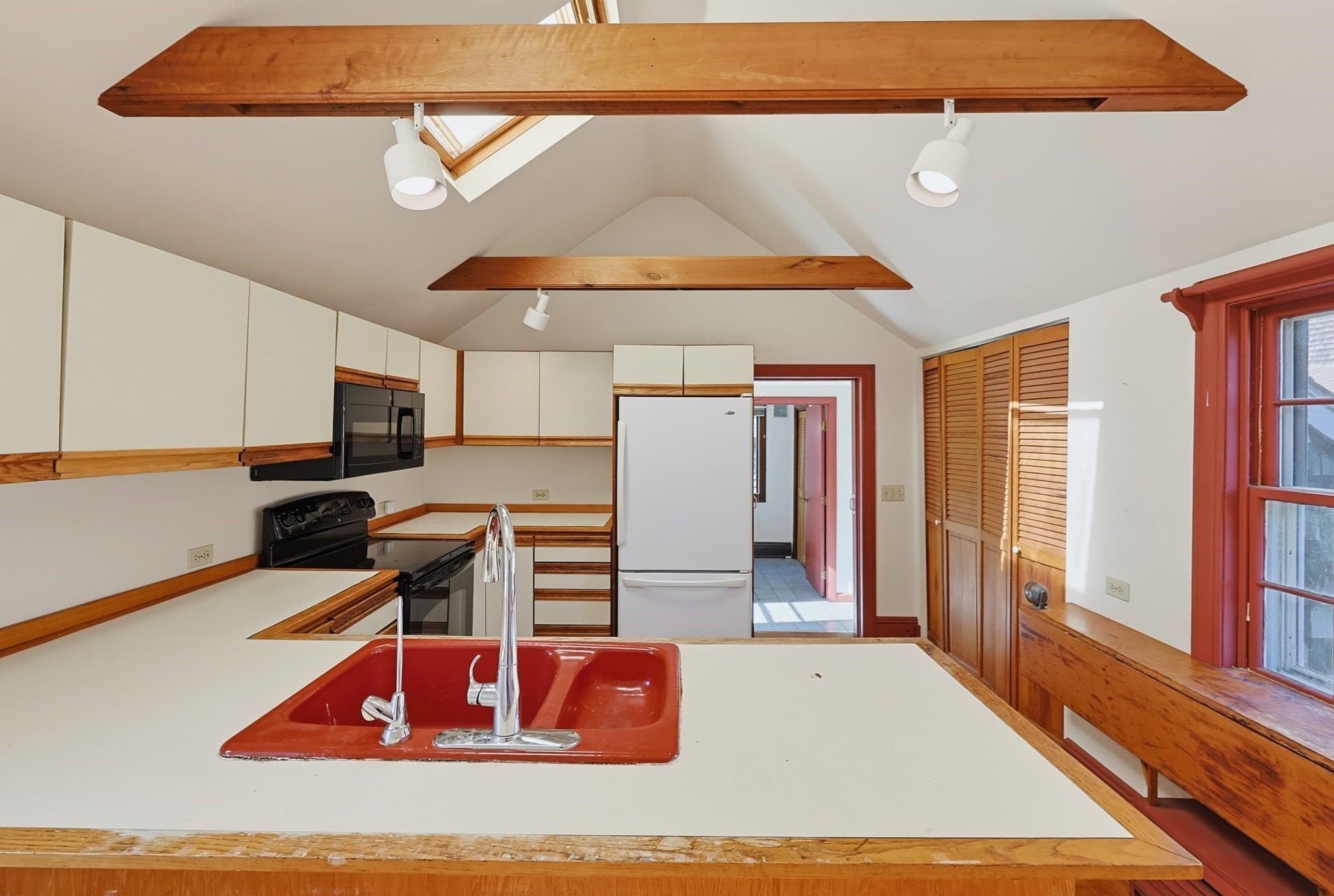Single Family Residence at 1823 Main Rd, Westport MA 02791, photo 18 of 42