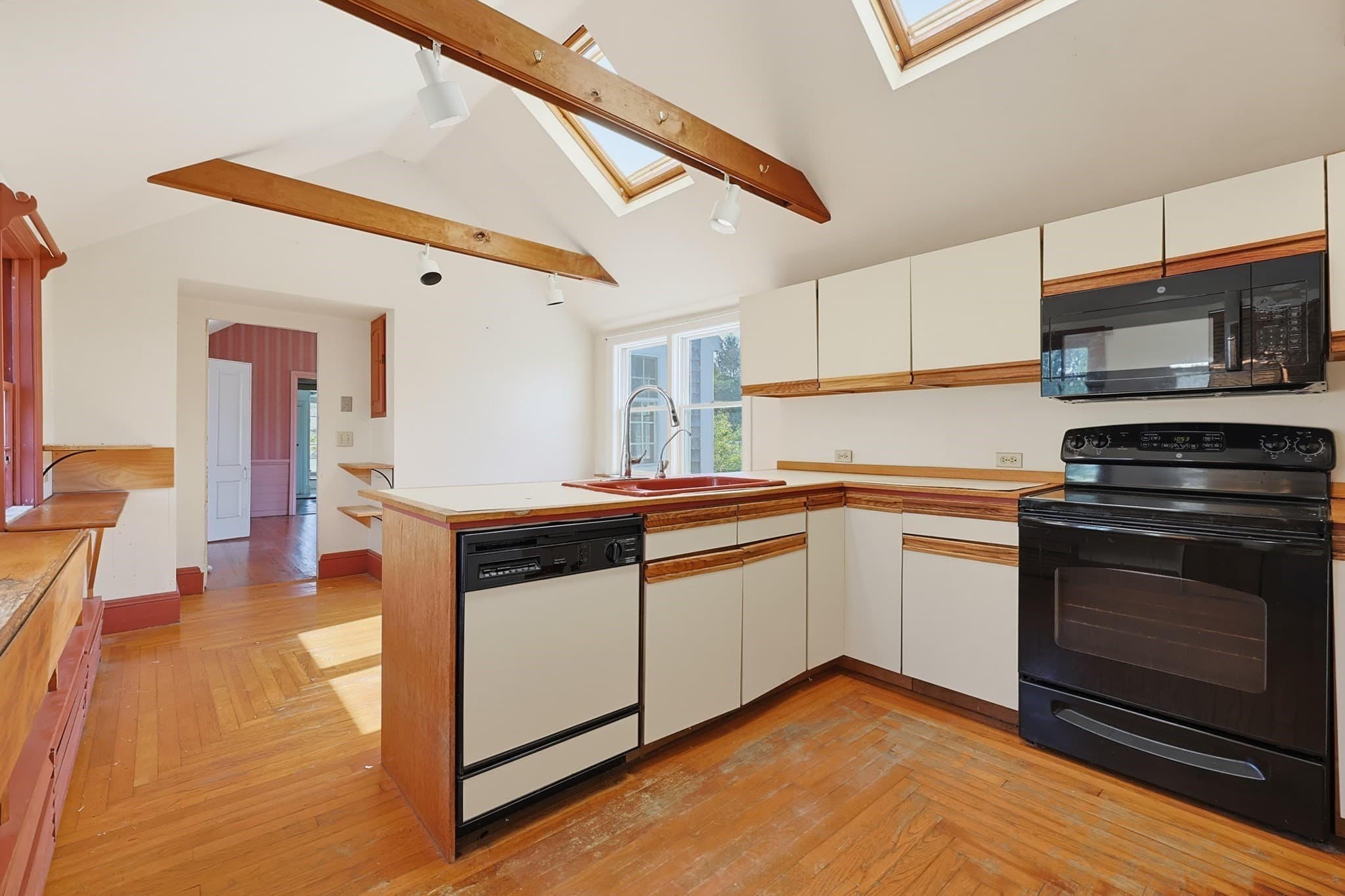Single Family Residence at 1823 Main Rd, Westport MA 02791, photo 19 of 42
