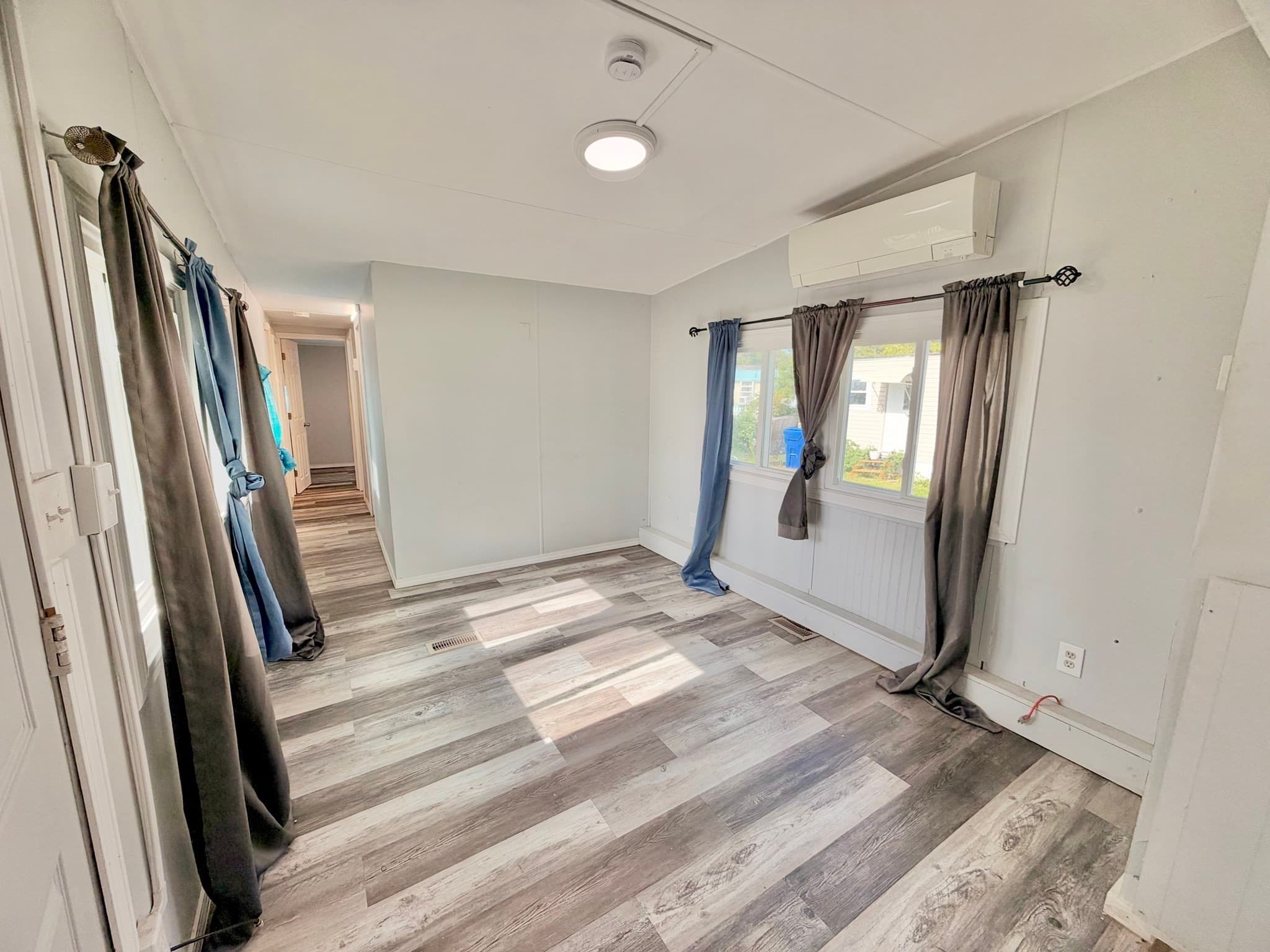 Mobile Home at 16 Pioneer Way, Springfield MA 01119, photo 7 of 12