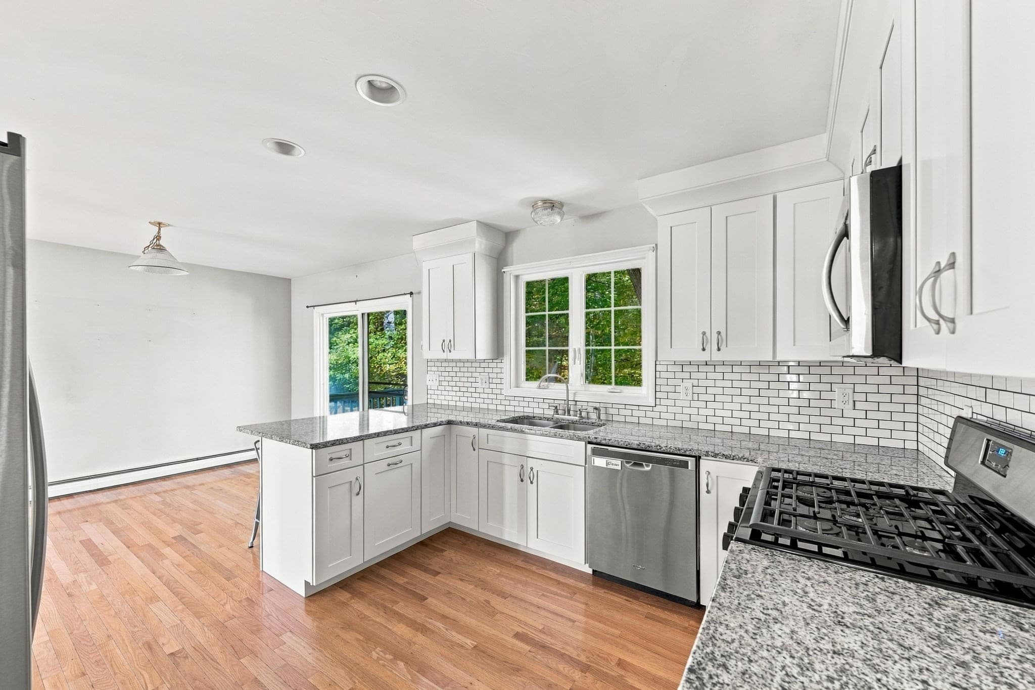 Single Family Residence at 28 Erin Ct, New Bedford MA 02745, photo 7 of 35