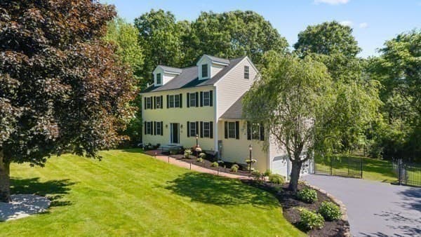 Single Family Residence at 128 Memorial Dr, Shrewsbury MA 01545, photo 3 of 42