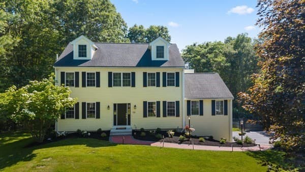 128 Memorial Dr, Shrewsbury MA 01545