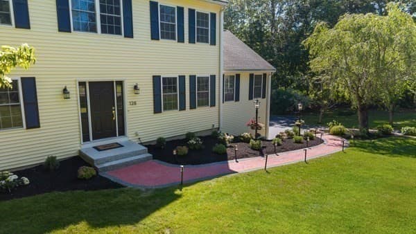 Single Family Residence at 128 Memorial Dr, Shrewsbury MA 01545, photo 5 of 42