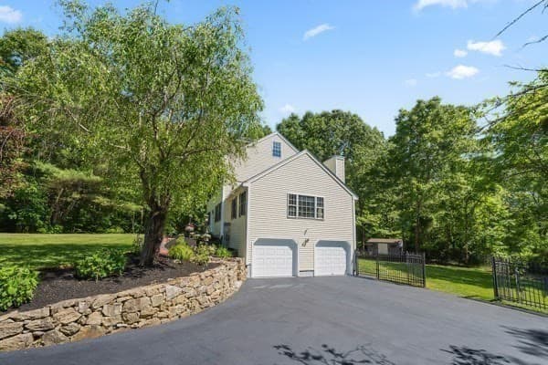 Single Family Residence at 128 Memorial Dr, Shrewsbury MA 01545, photo 4 of 42