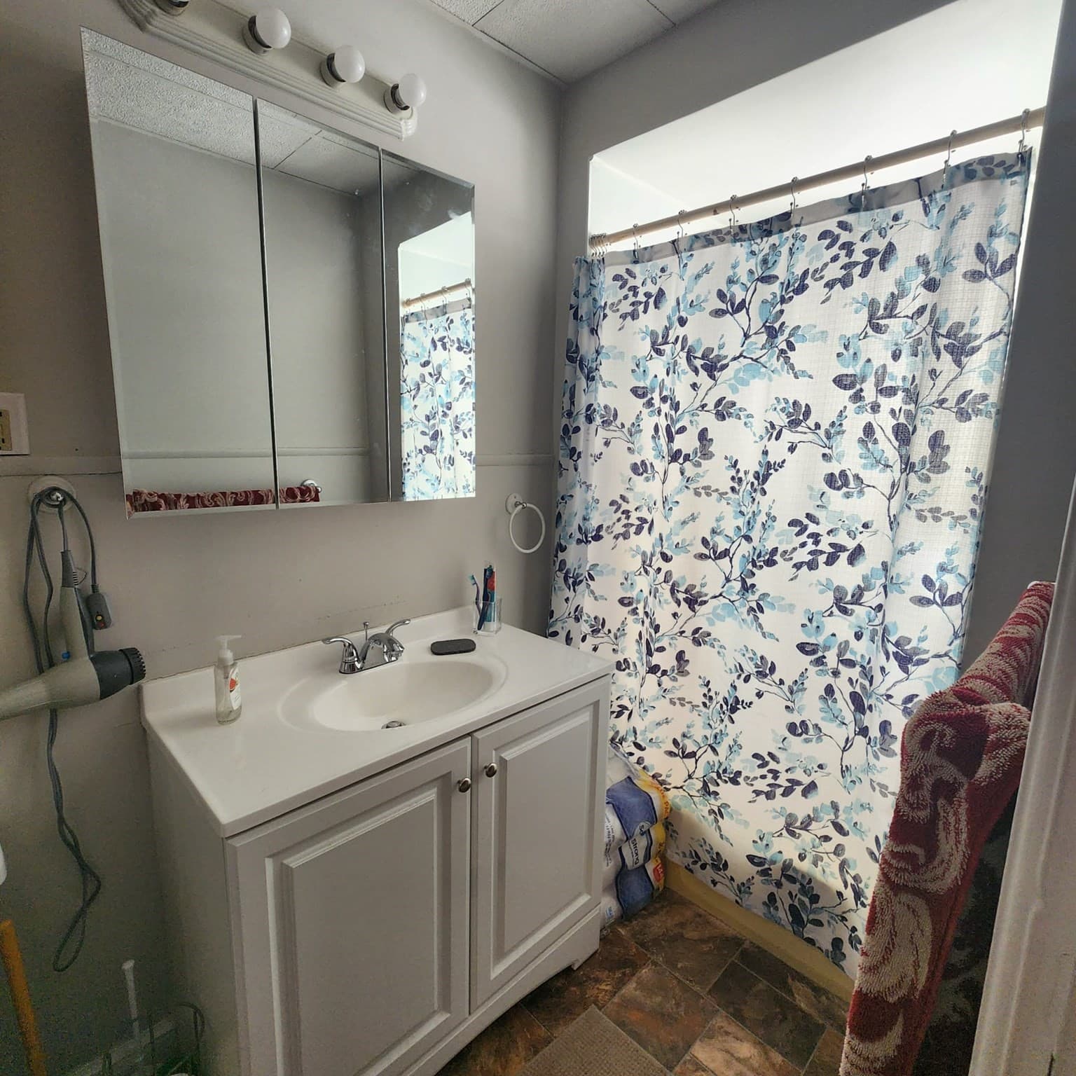 2 Family - 2 Units Up/Down at 133 Hampden St, Chicopee MA 01013, photo 26 of 32