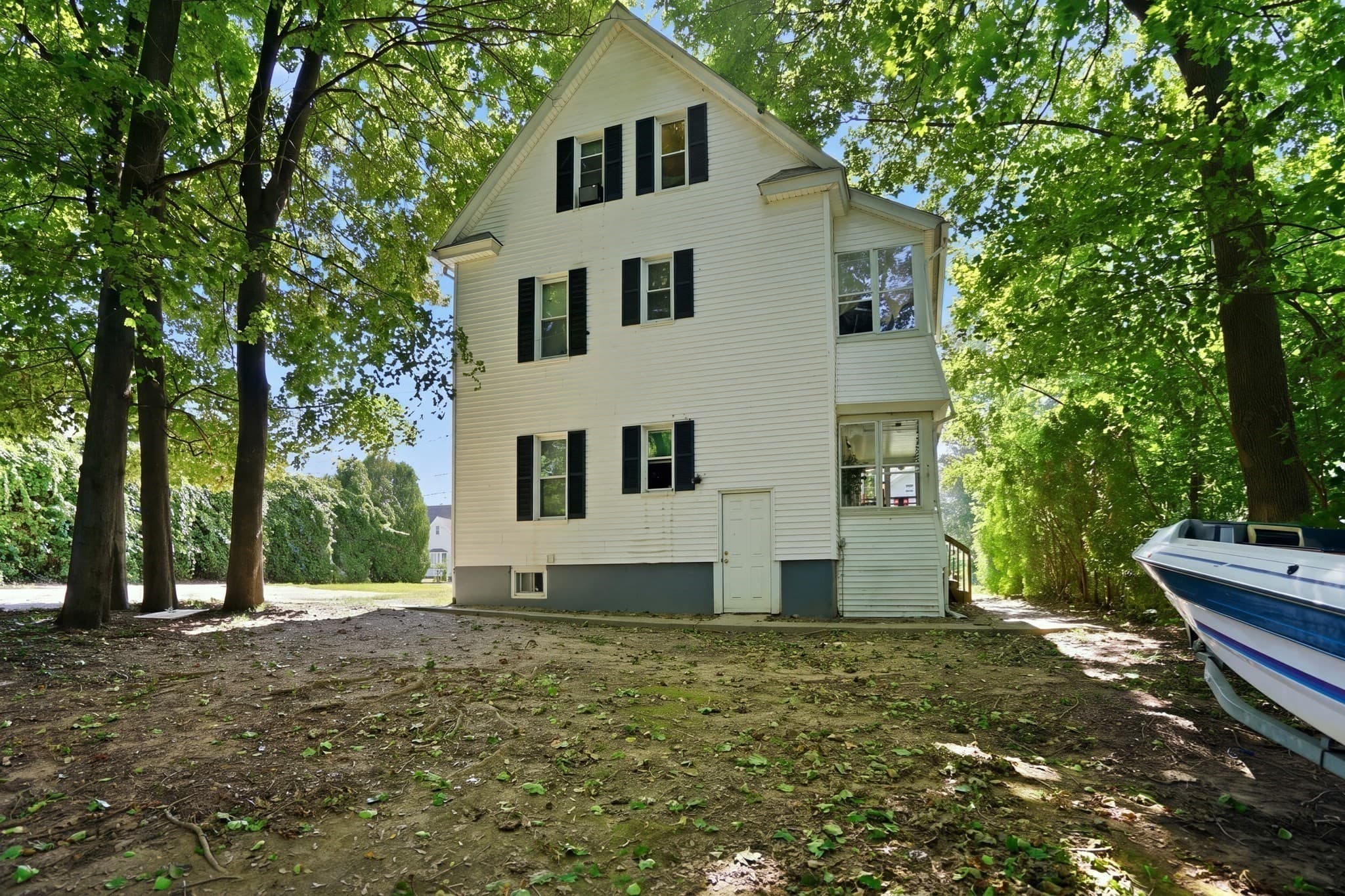 2 Family - 2 Units Up/Down at 133 Hampden St, Chicopee MA 01013, photo 7 of 32