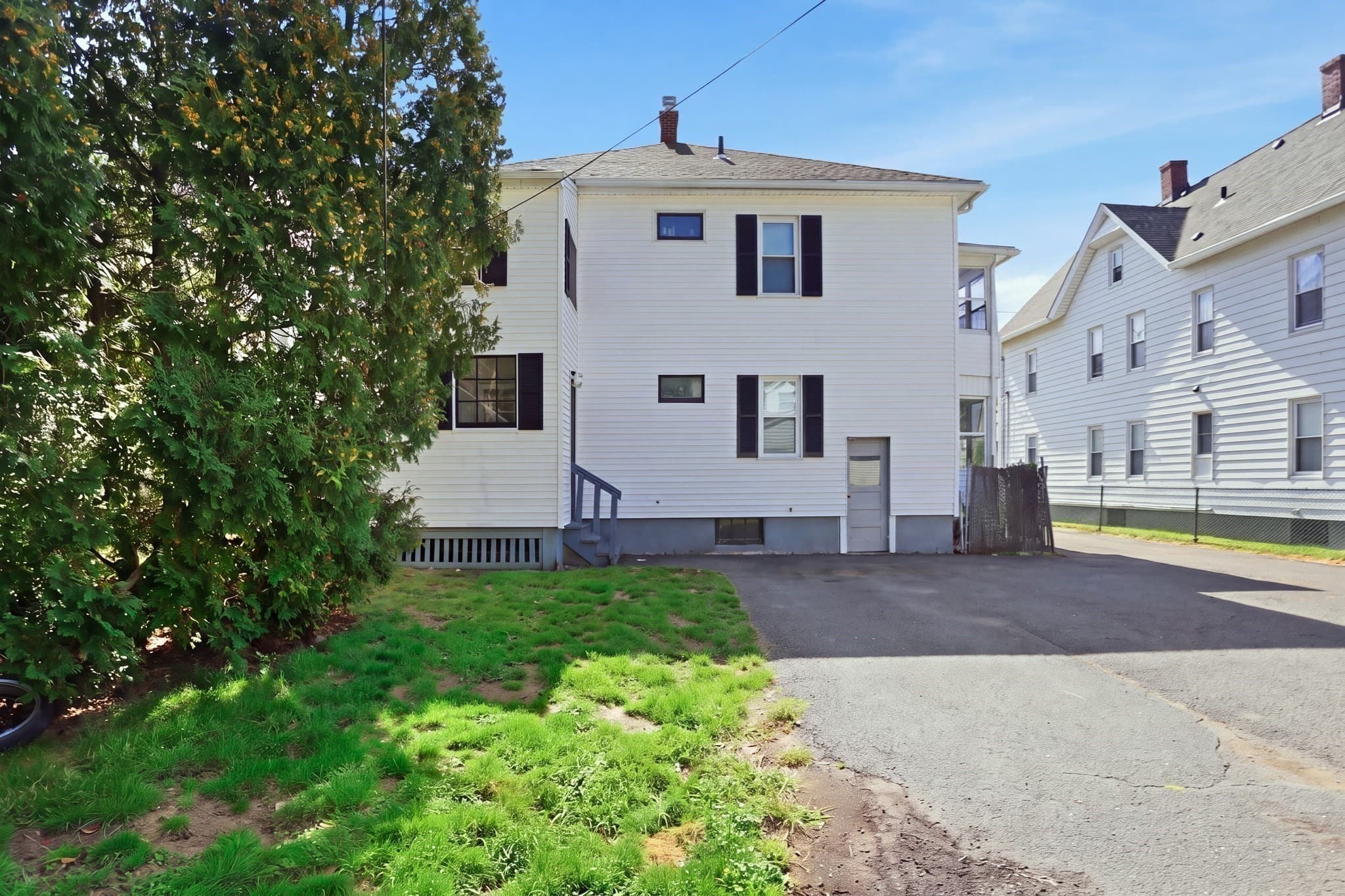 4 Family at 149-151 Hampden St, Chicopee MA 01013, photo 12 of 42