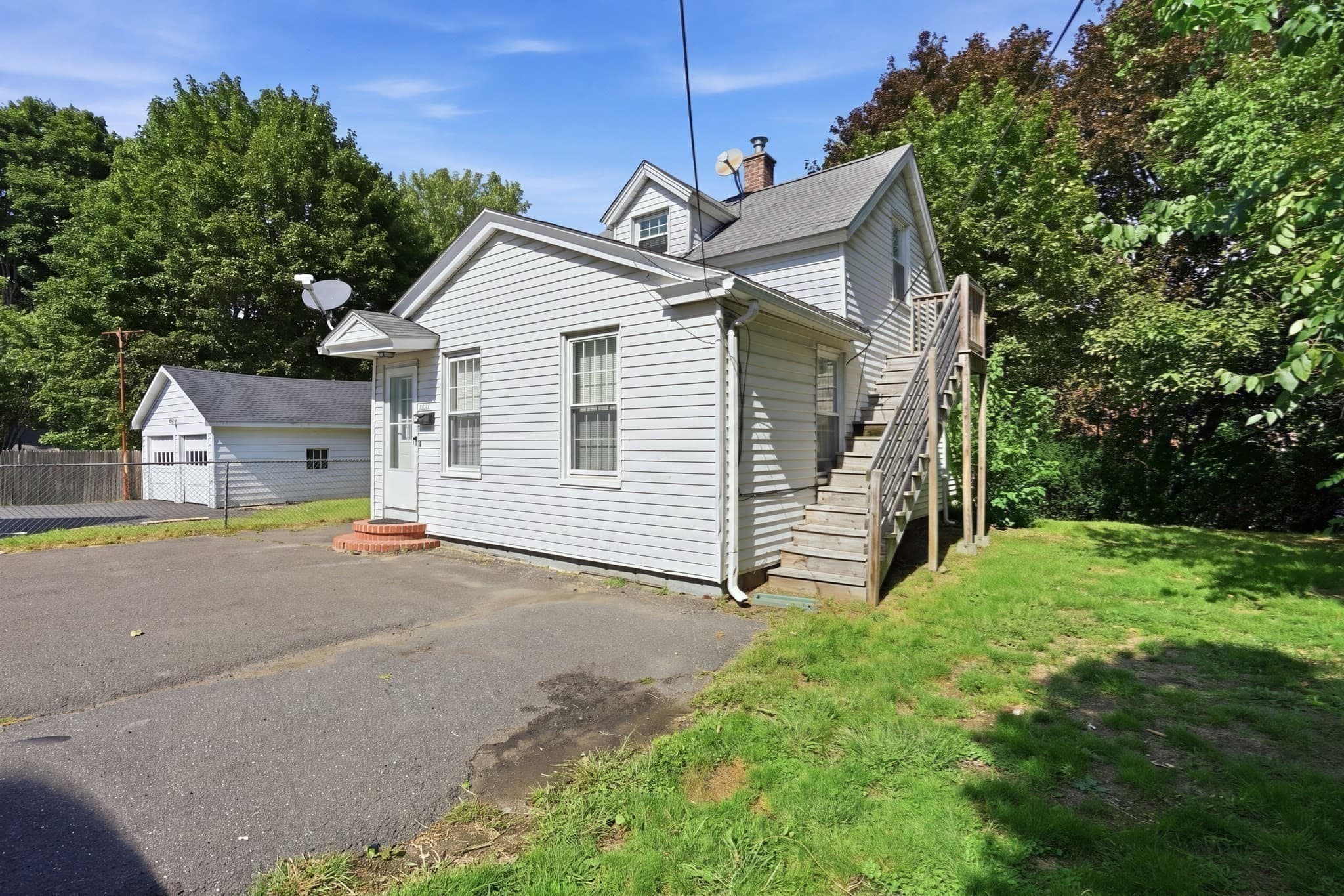 4 Family at 149-151 Hampden St, Chicopee MA 01013, photo 7 of 42