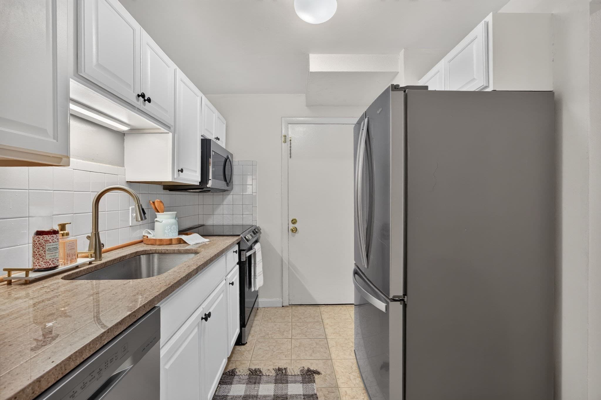 Condominium at 800 Governors Dr # 6, Winthrop MA 02152, photo 7 of 21