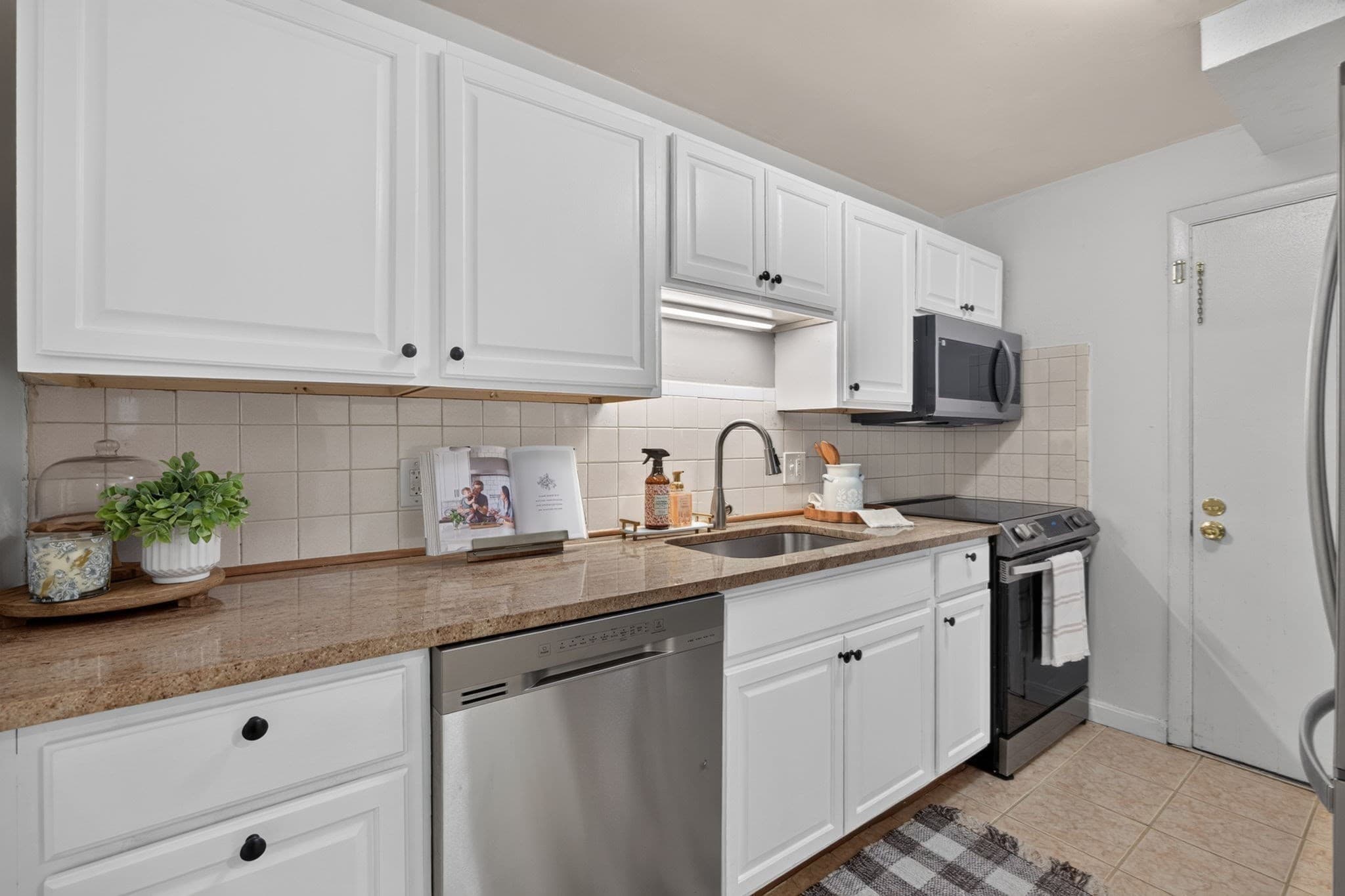 Condominium at 800 Governors Dr # 6, Winthrop MA 02152, photo 8 of 21