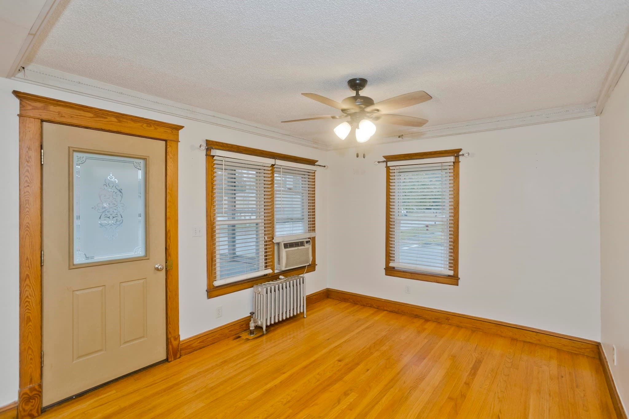 Single Family Residence at 314 Carew St, Chicopee MA 01020, photo 6 of 38