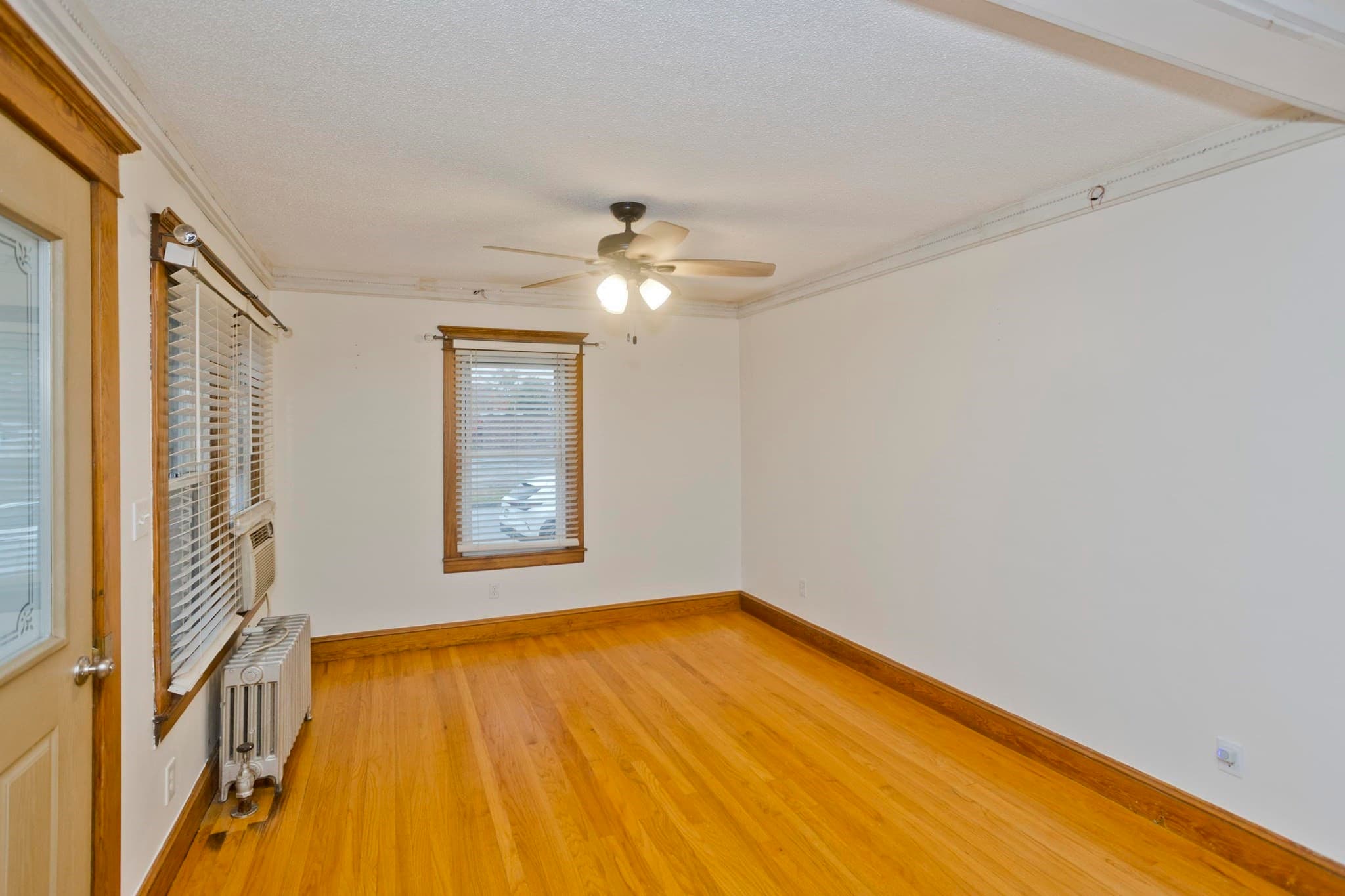 Single Family Residence at 314 Carew St, Chicopee MA 01020, photo 7 of 38