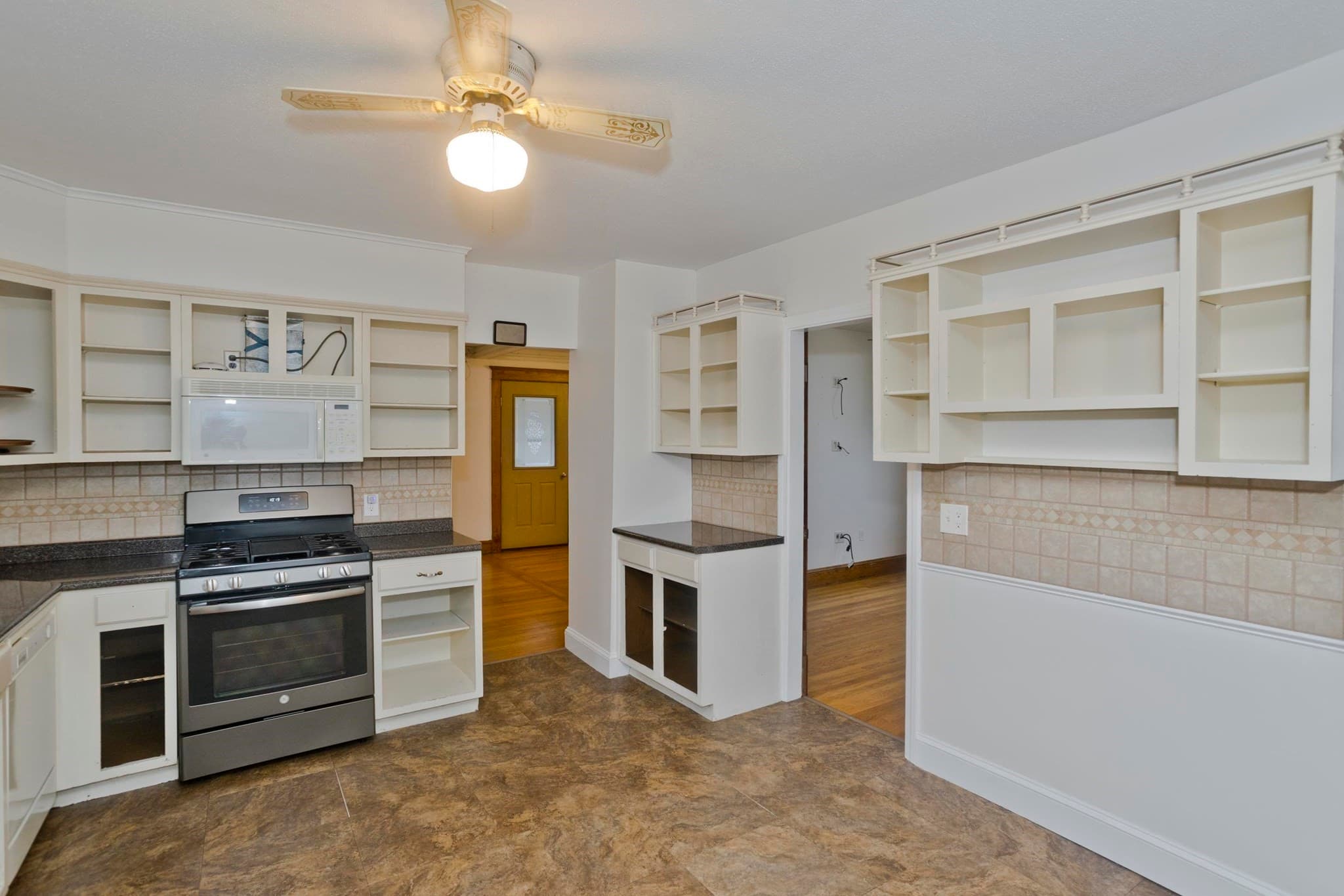 Single Family Residence at 314 Carew St, Chicopee MA 01020, photo 19 of 38