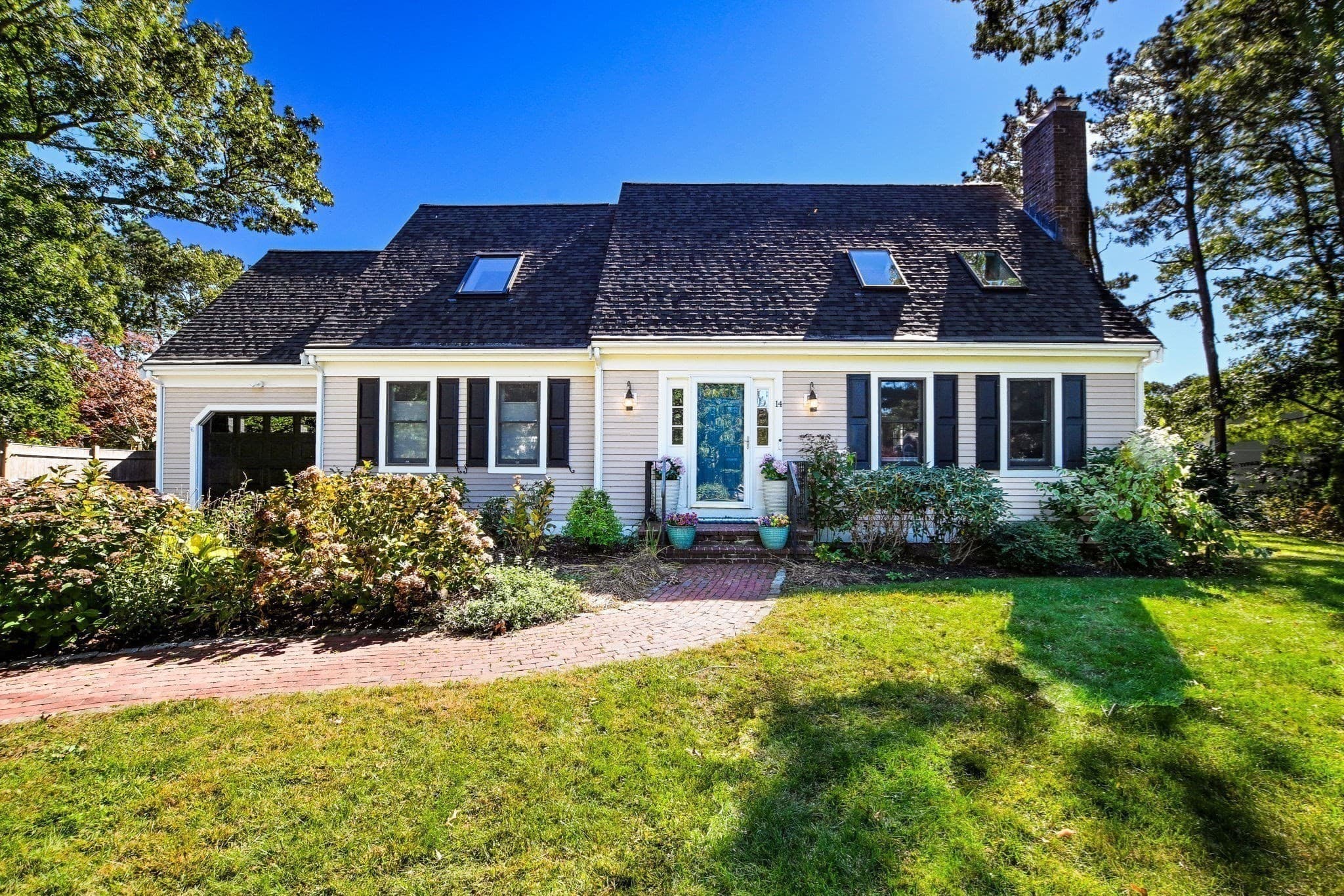 Single Family Residence at 14 Bayshore Dr, Mashpee MA 02649, photo 4 of 41