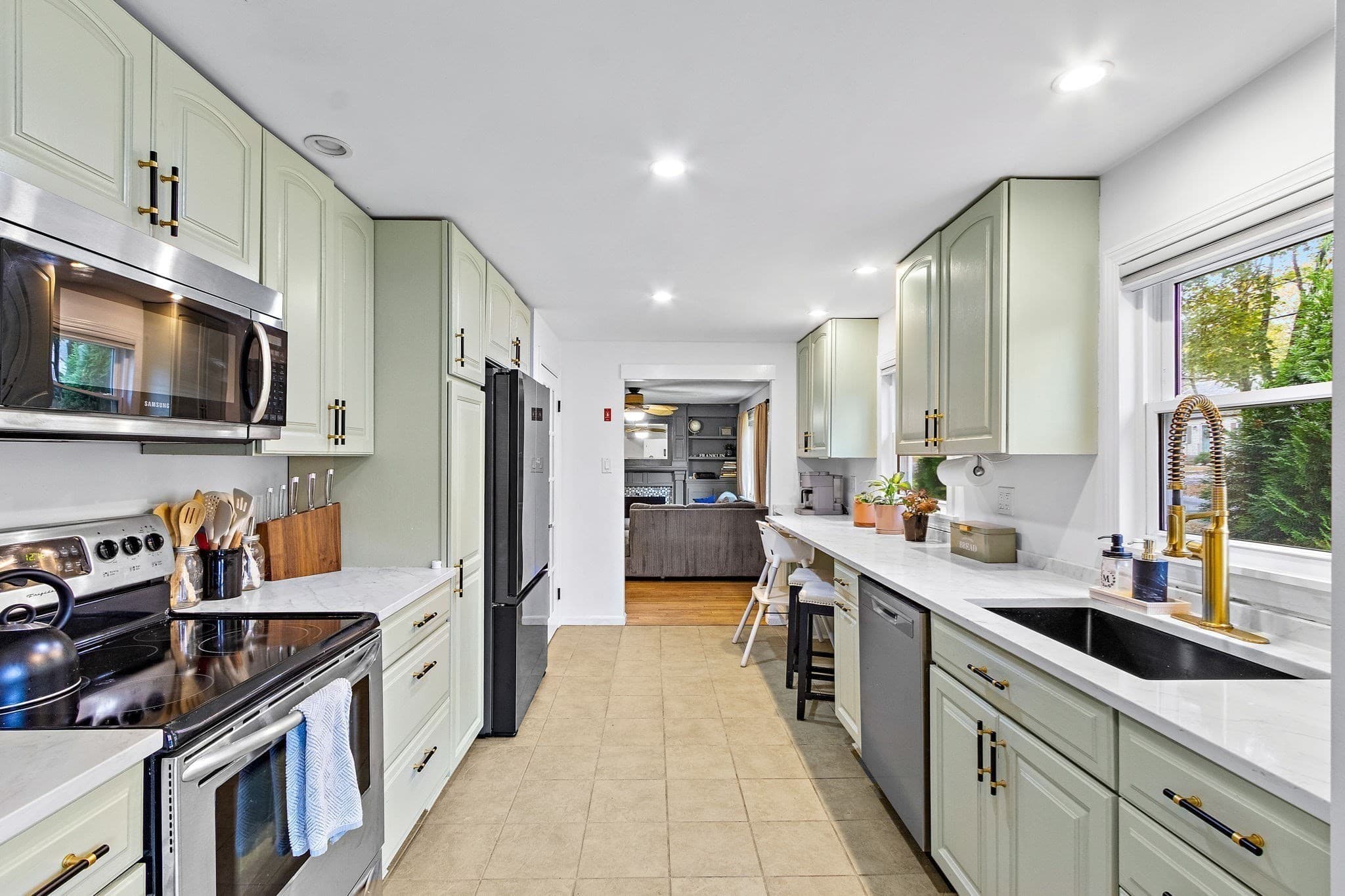 Single Family Residence at 71 Conlyn Avenue, Franklin MA 02038, photo 3 of 42
