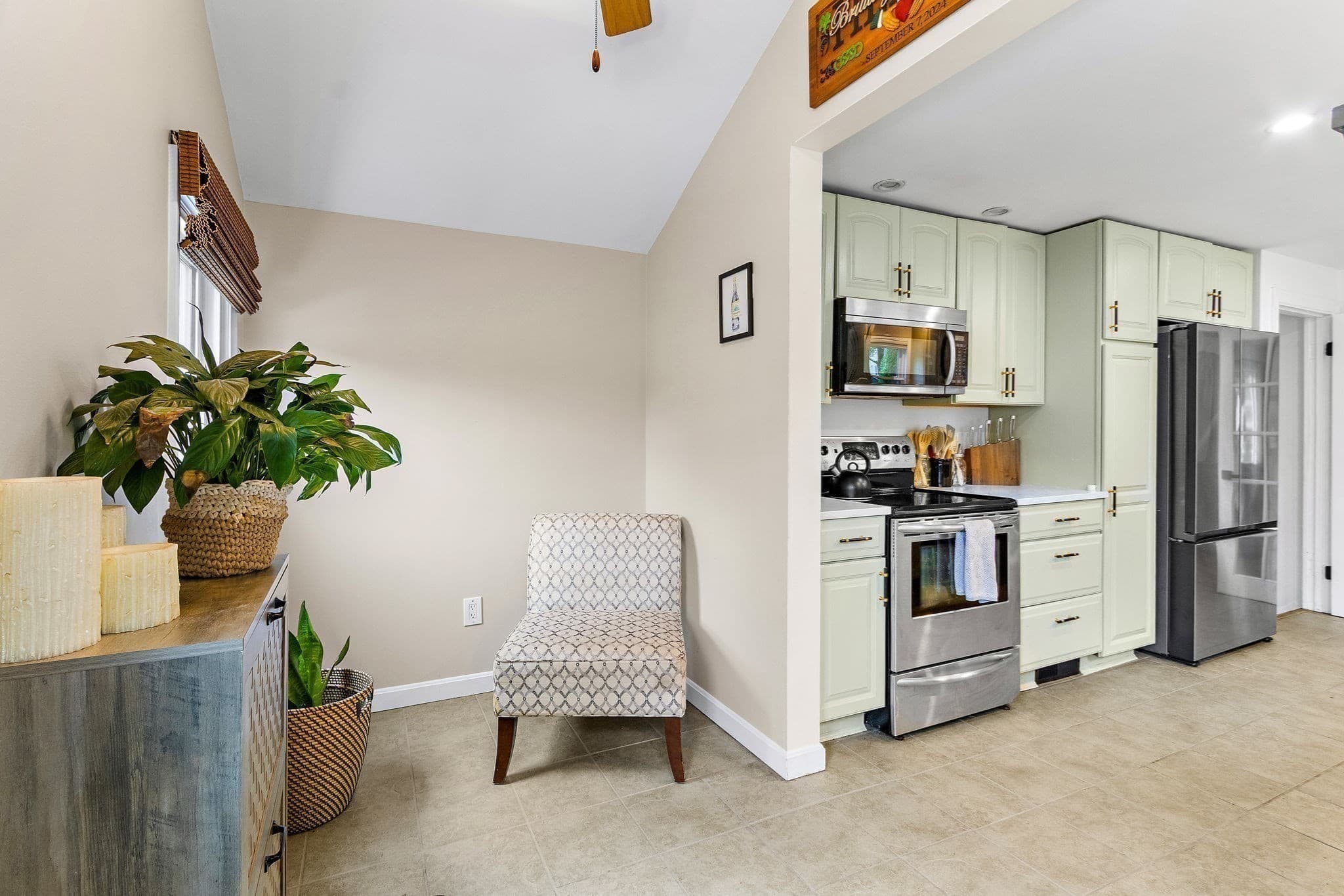 Single Family Residence at 71 Conlyn Avenue, Franklin MA 02038, photo 10 of 42