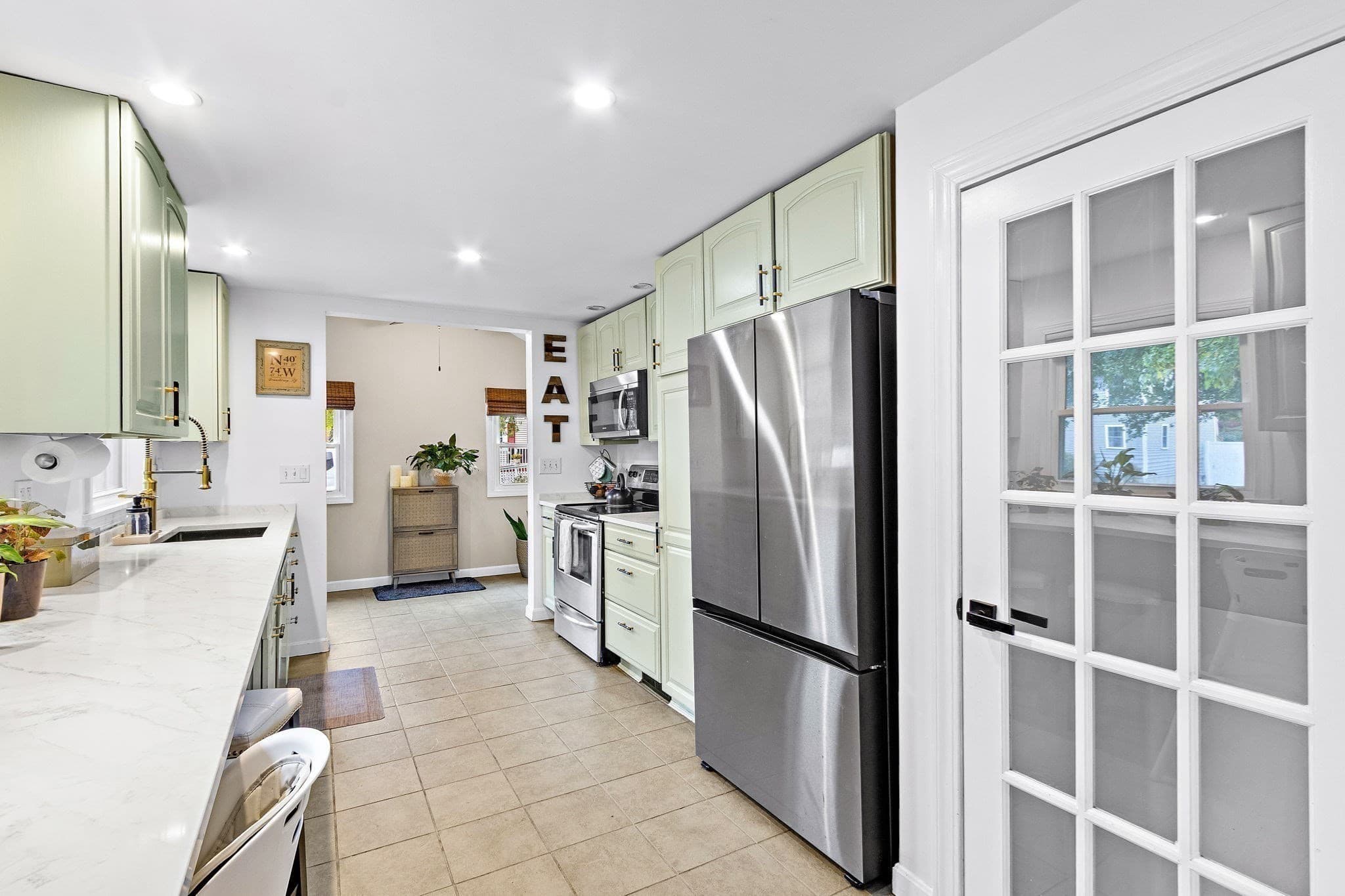 Single Family Residence at 71 Conlyn Avenue, Franklin MA 02038, photo 14 of 42