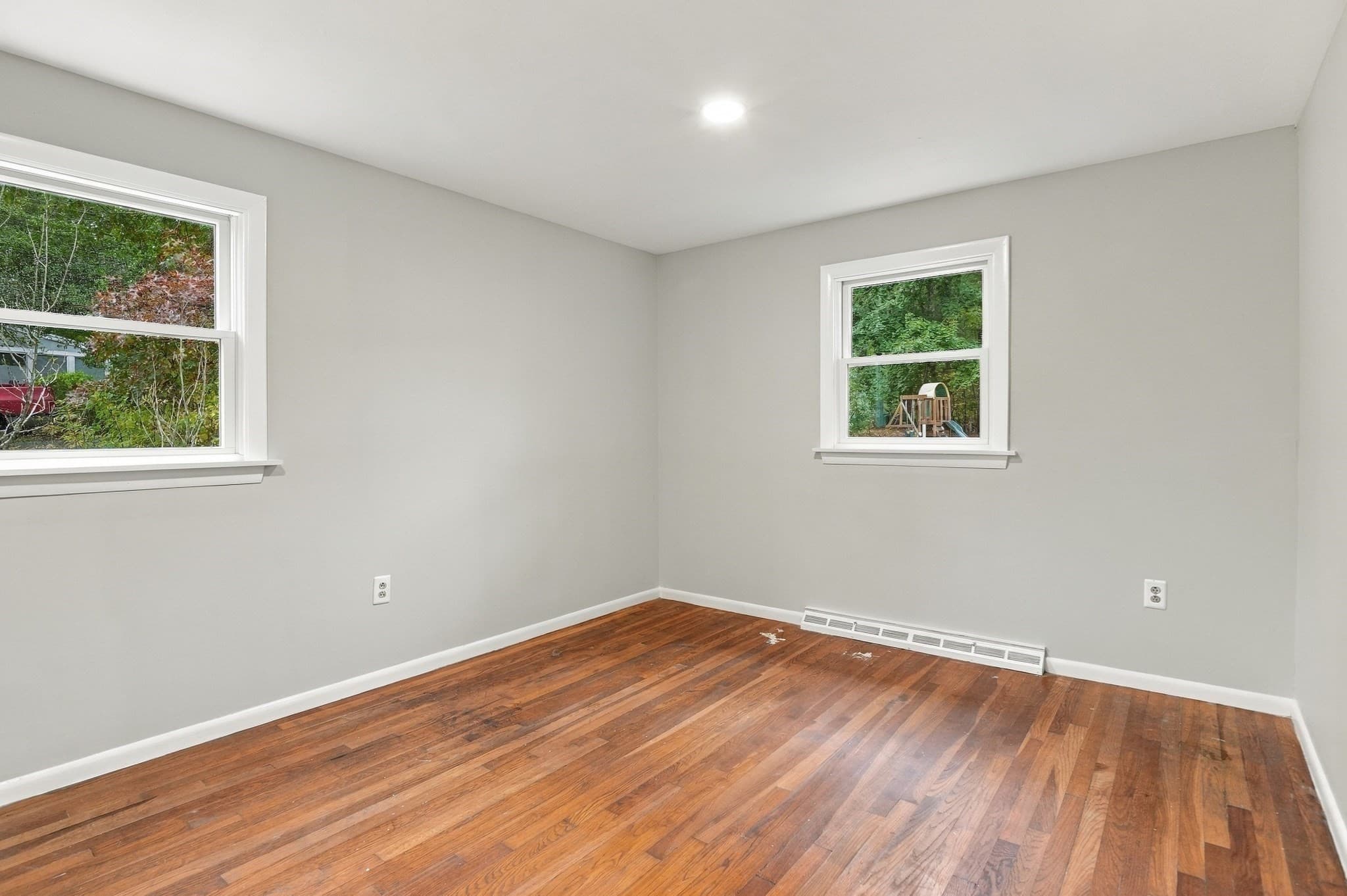 Single Family Residence at 5 White Pine Ln, Kingston MA 02364, photo 10 of 19