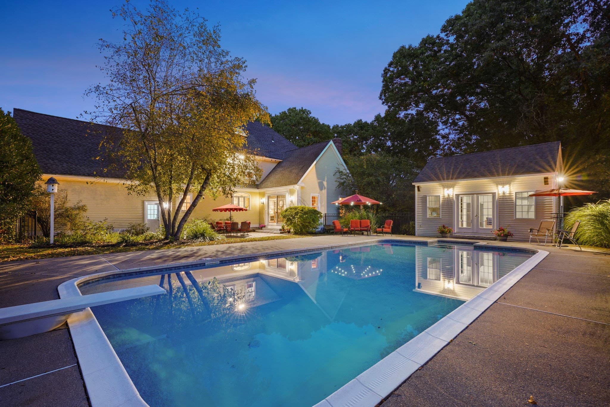 Single Family Residence at 27 Sibley Rd, Sutton MA 01590, photo 4 of 42