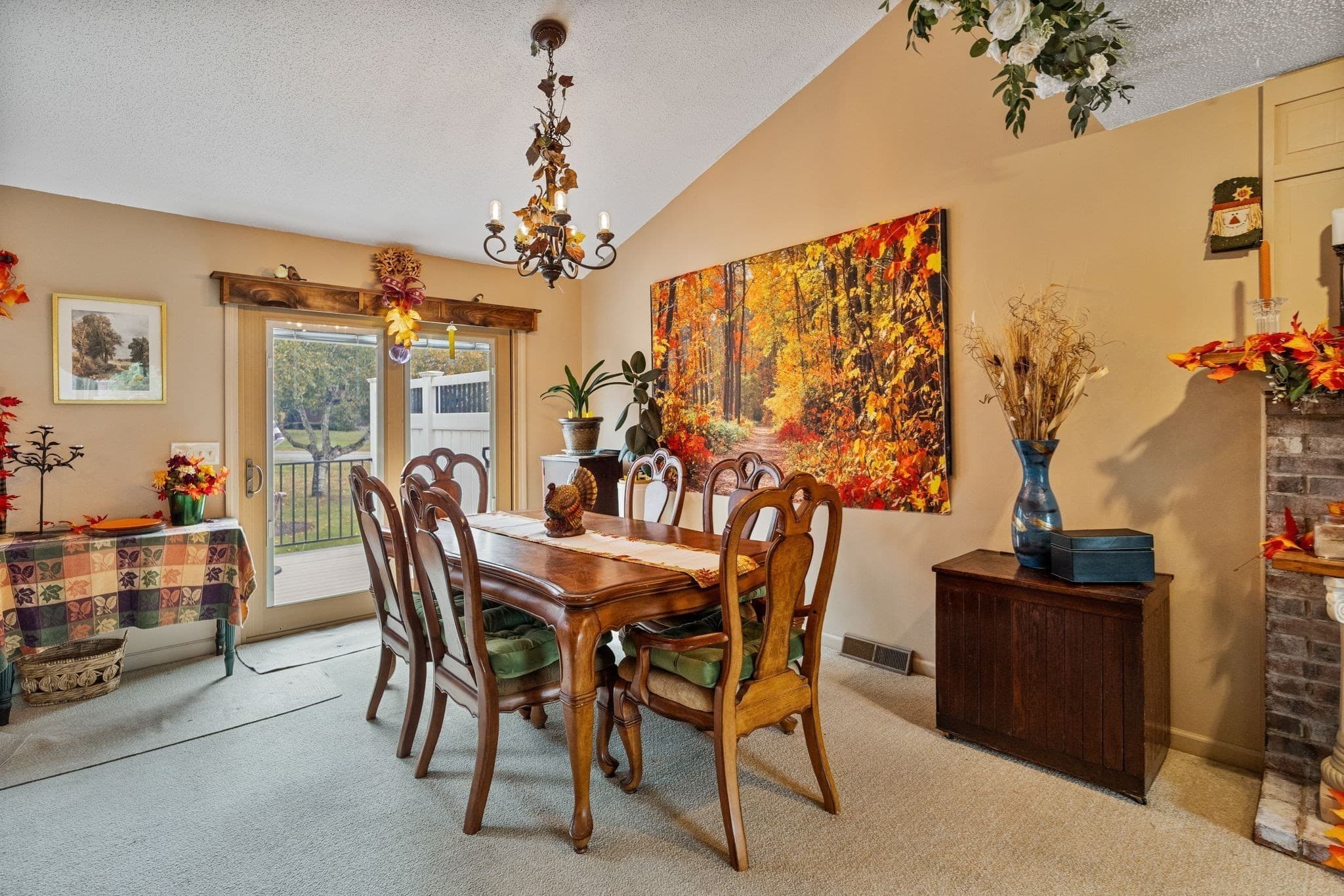 Single Family Residence at 8 Oriole Dr, Agawam MA 01030, photo 7 of 42