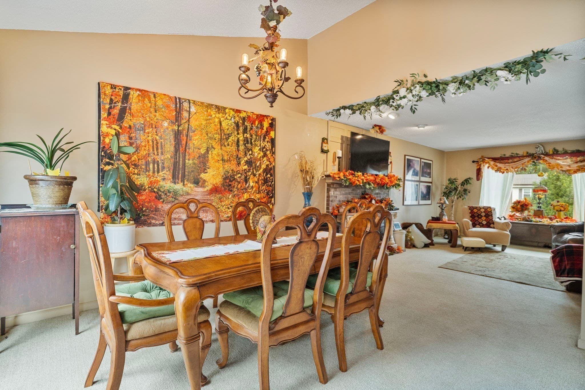 Single Family Residence at 8 Oriole Dr, Agawam MA 01030, photo 8 of 42