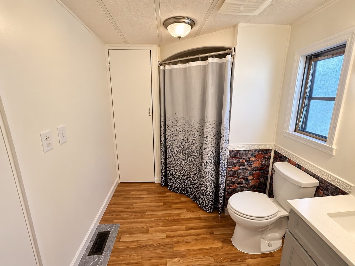 Mobile Home at 1790 Massachusetts Ave # U, Lunenburg MA 01462, photo 13 of 19