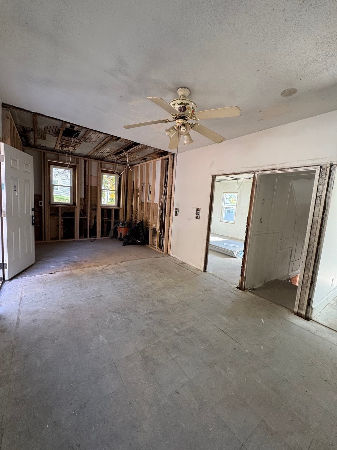 Single Family Residence at 29 Lincoln St, Millville MA 01529, photo 6 of 31