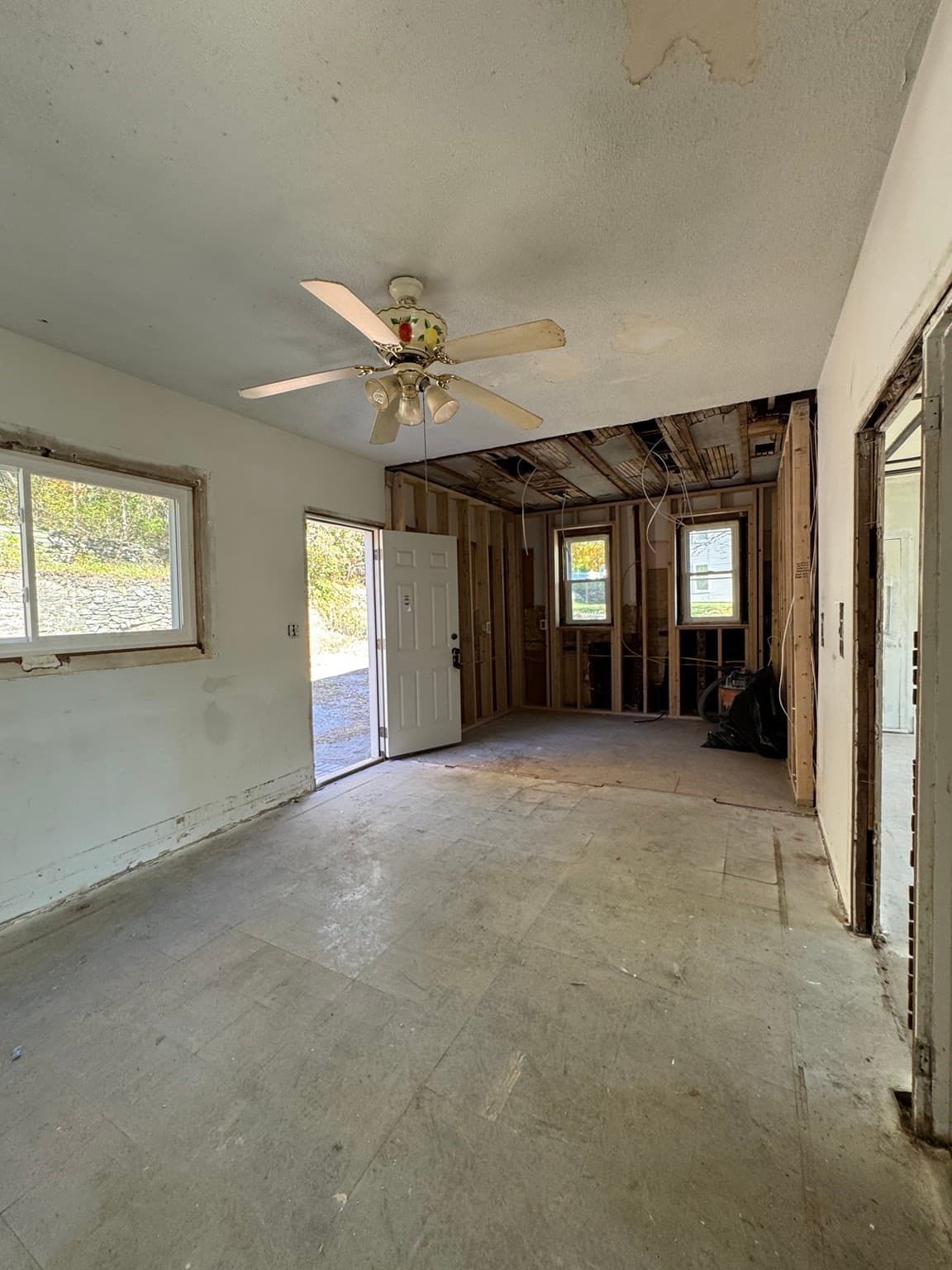 Single Family Residence at 29 Lincoln St, Millville MA 01529, photo 8 of 31