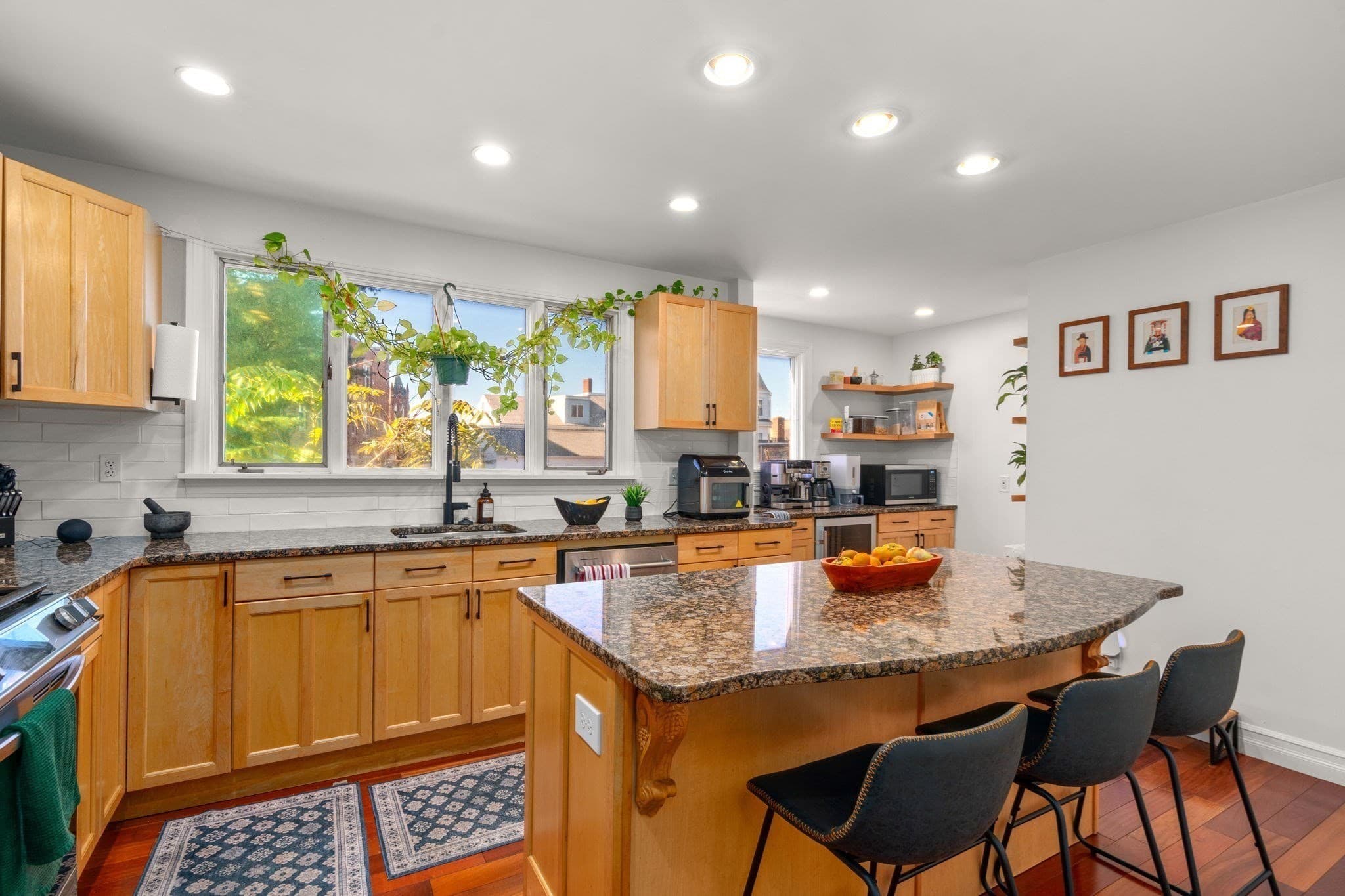 Single Family Residence at 3 Hampshire St, Everett MA 02149, photo 11 of 29