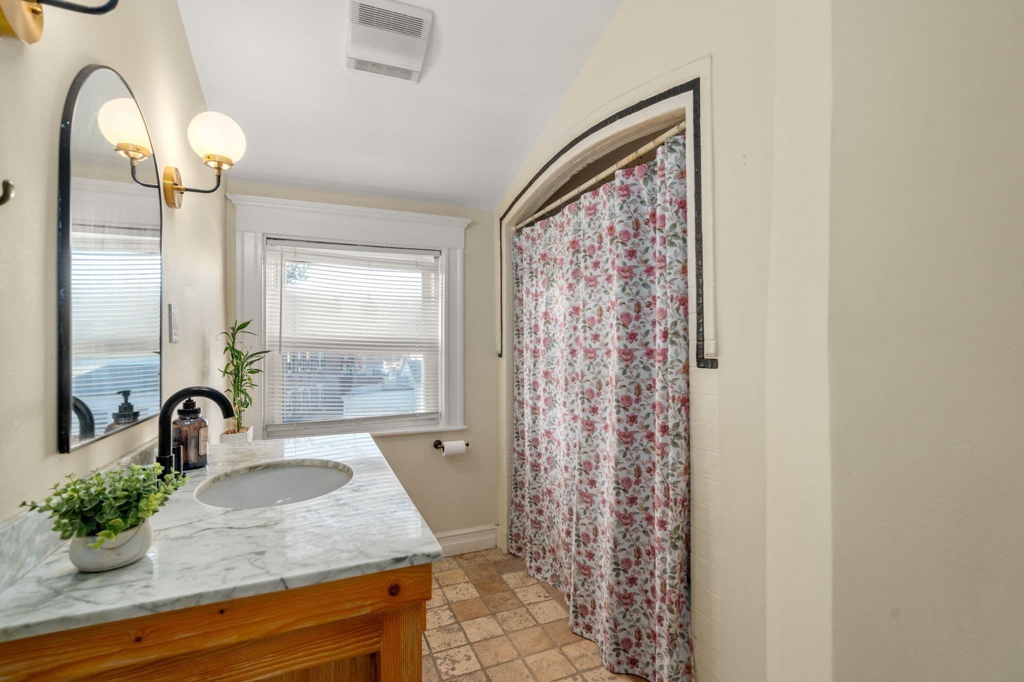 Single Family Residence at 3 Hampshire St, Everett MA 02149, photo 19 of 29