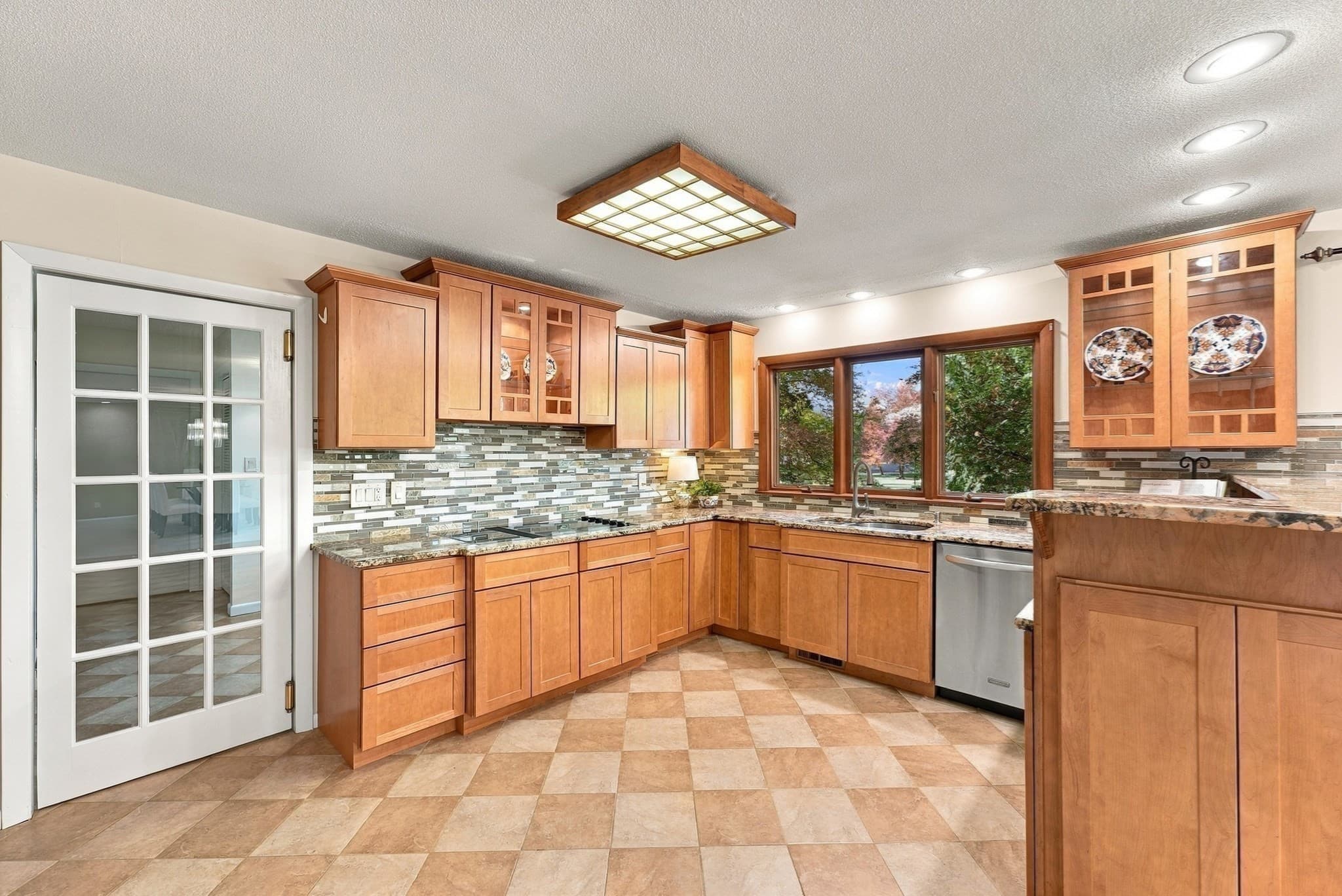 Single Family Residence at 692 Wolf Swamp Rd, Longmeadow MA 01106, photo 13 of 42