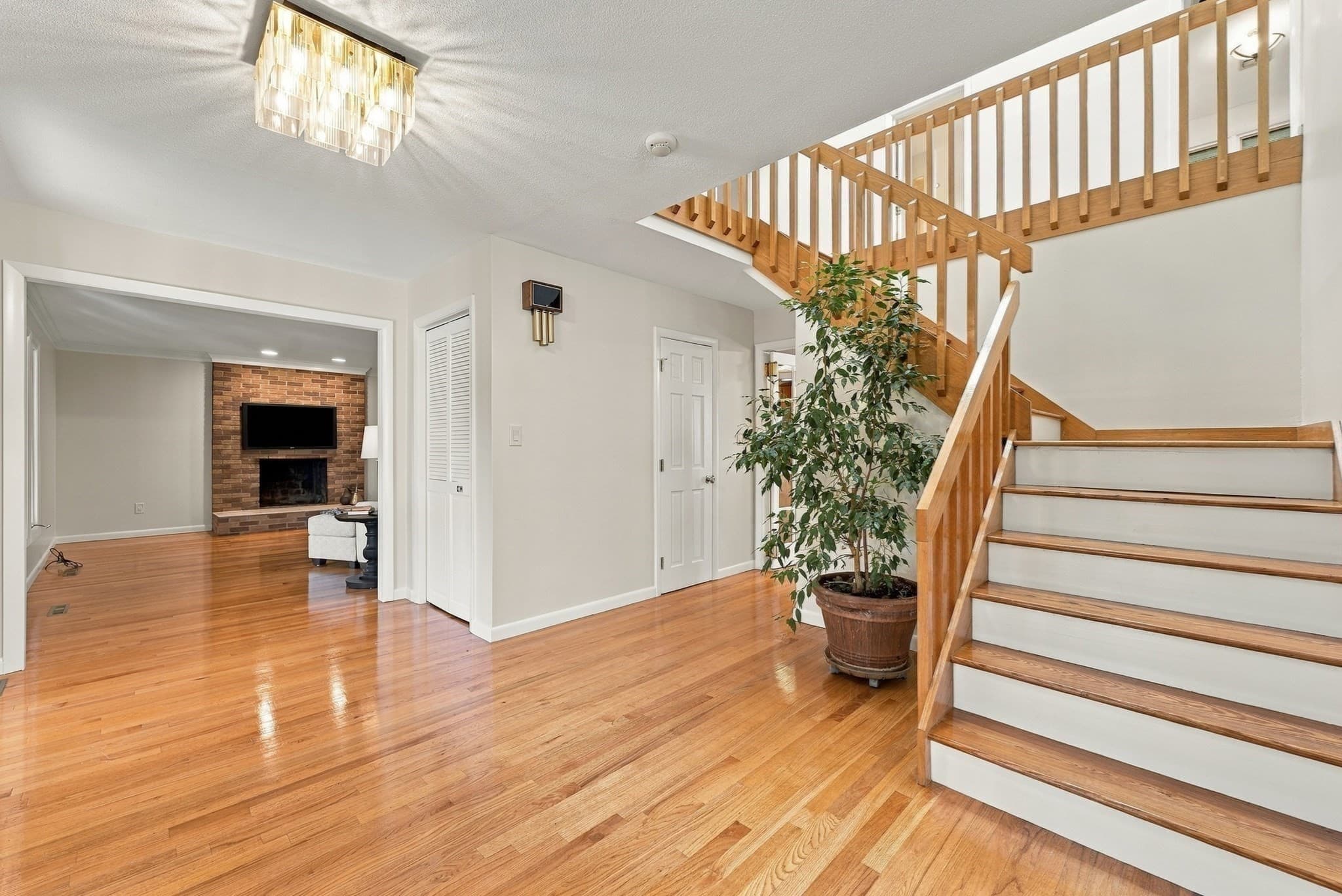 Single Family Residence at 692 Wolf Swamp Rd, Longmeadow MA 01106, photo 17 of 42