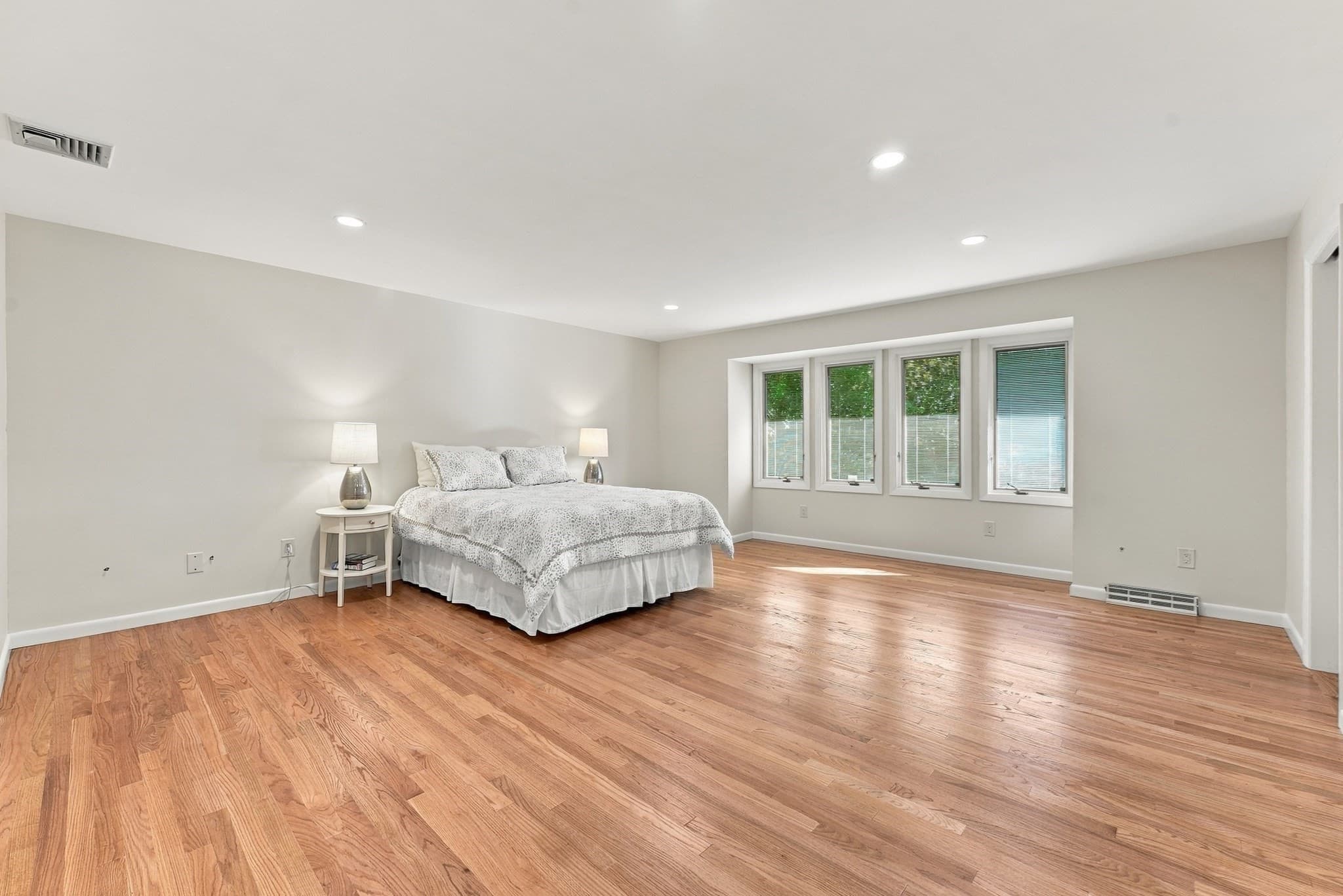Single Family Residence at 692 Wolf Swamp Rd, Longmeadow MA 01106, photo 22 of 42