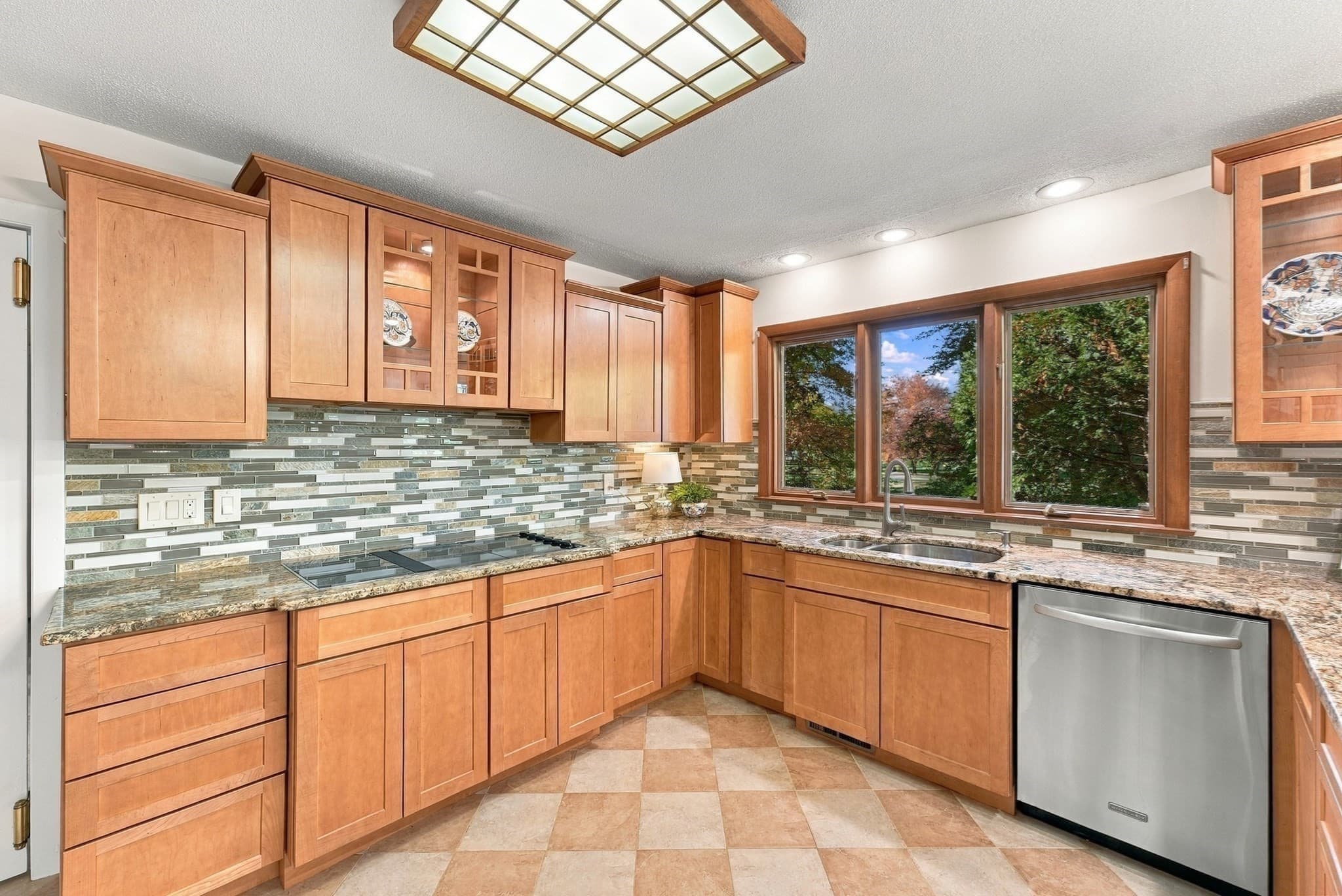Single Family Residence at 692 Wolf Swamp Rd, Longmeadow MA 01106, photo 14 of 42