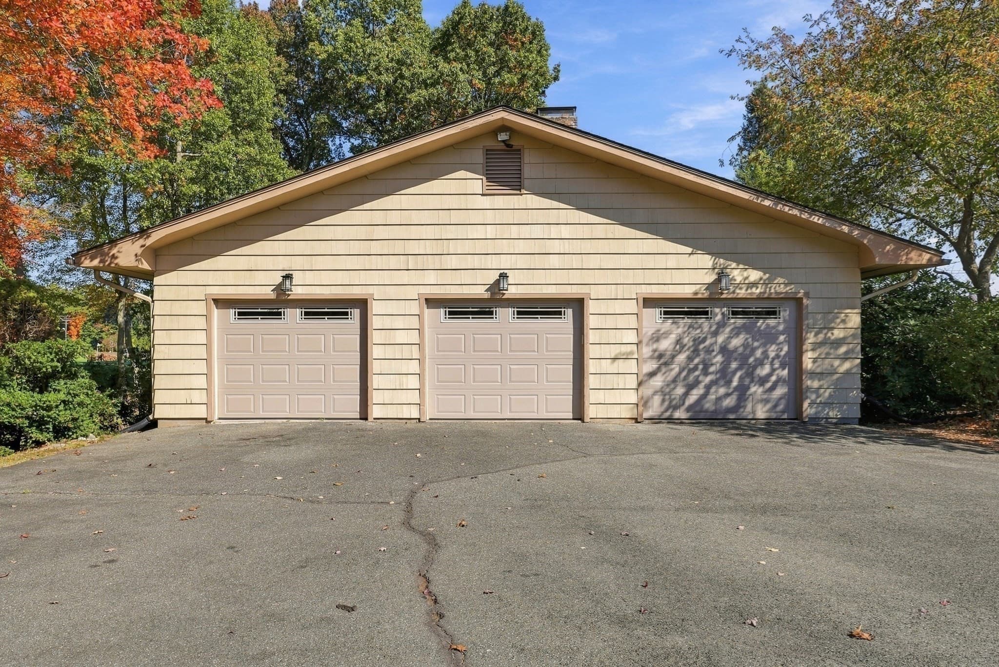 Single Family Residence at 692 Wolf Swamp Rd, Longmeadow MA 01106, photo 41 of 42