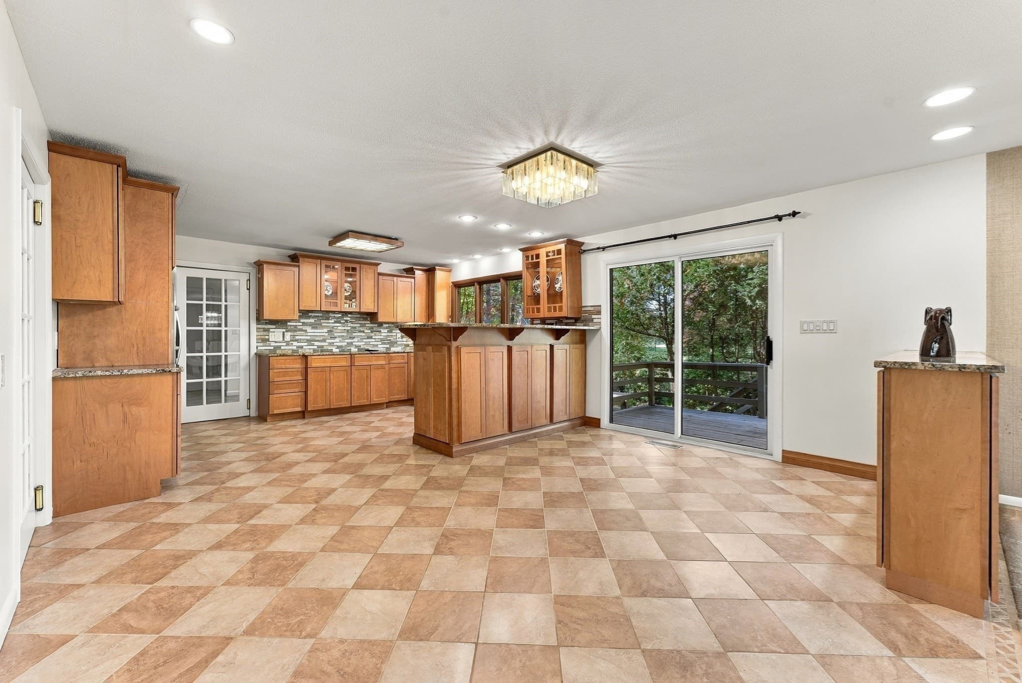 Single Family Residence at 692 Wolf Swamp Rd, Longmeadow MA 01106, photo 11 of 42