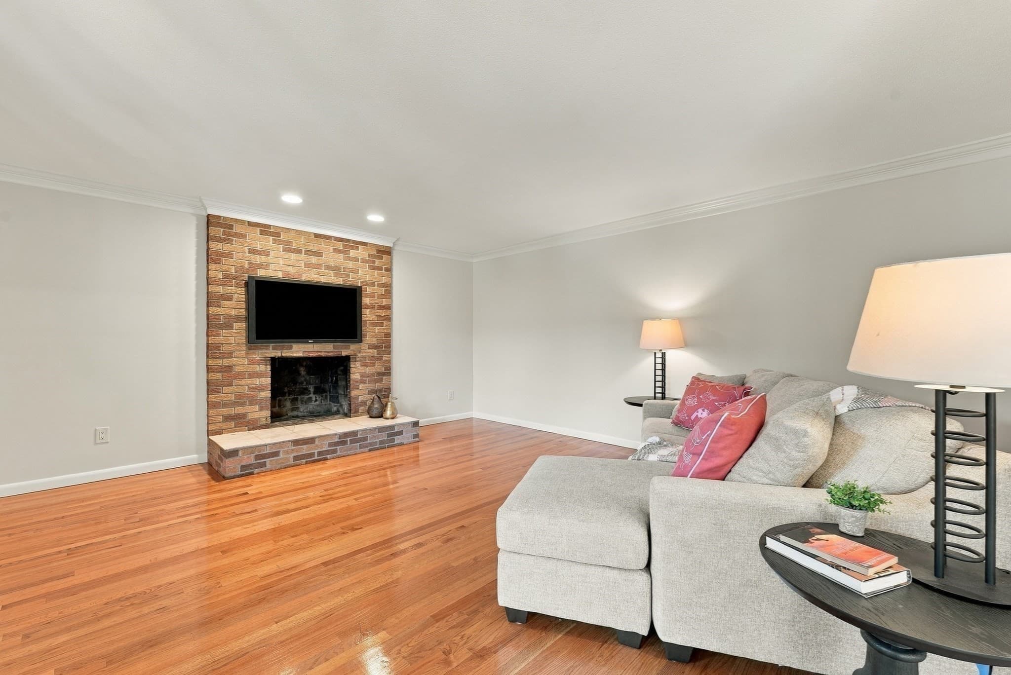 Single Family Residence at 692 Wolf Swamp Rd, Longmeadow MA 01106, photo 19 of 42
