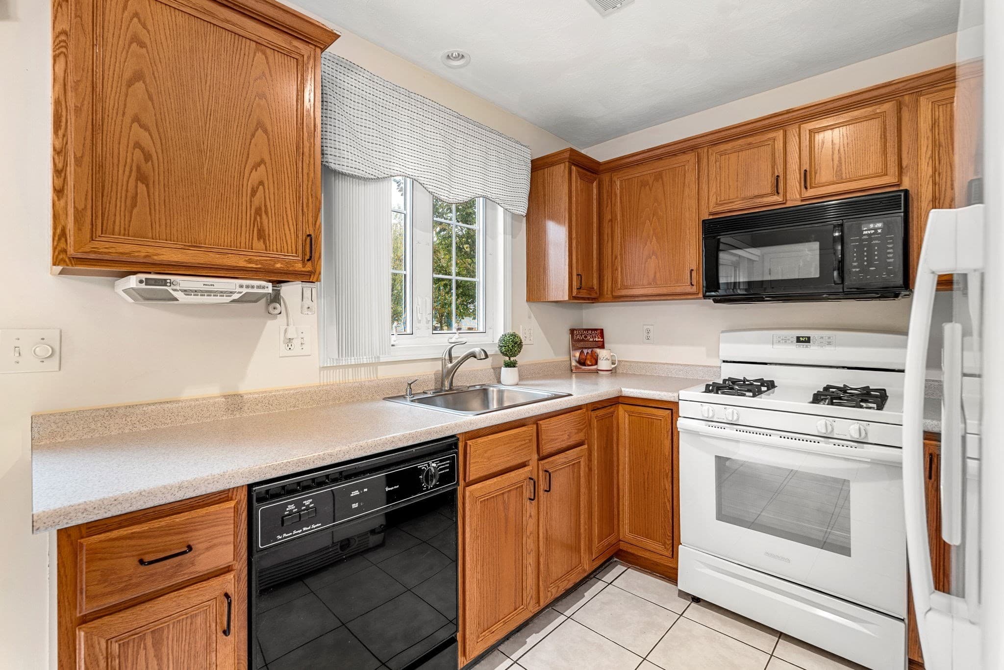 Condominium at 70 Fairway Dr # 70, Tewksbury MA 01876, photo 8 of 25