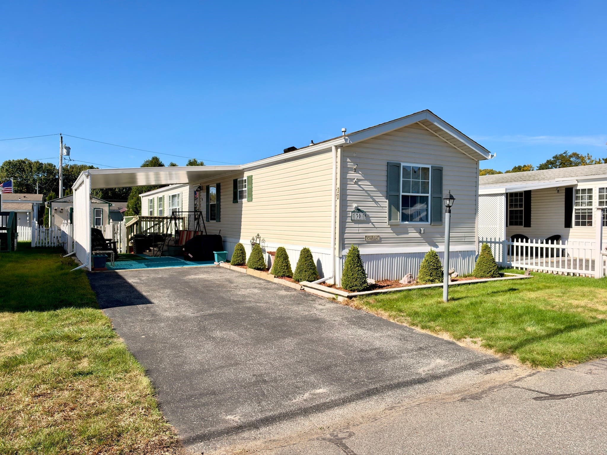 30 Holiday Cir, Chicopee MA 01020