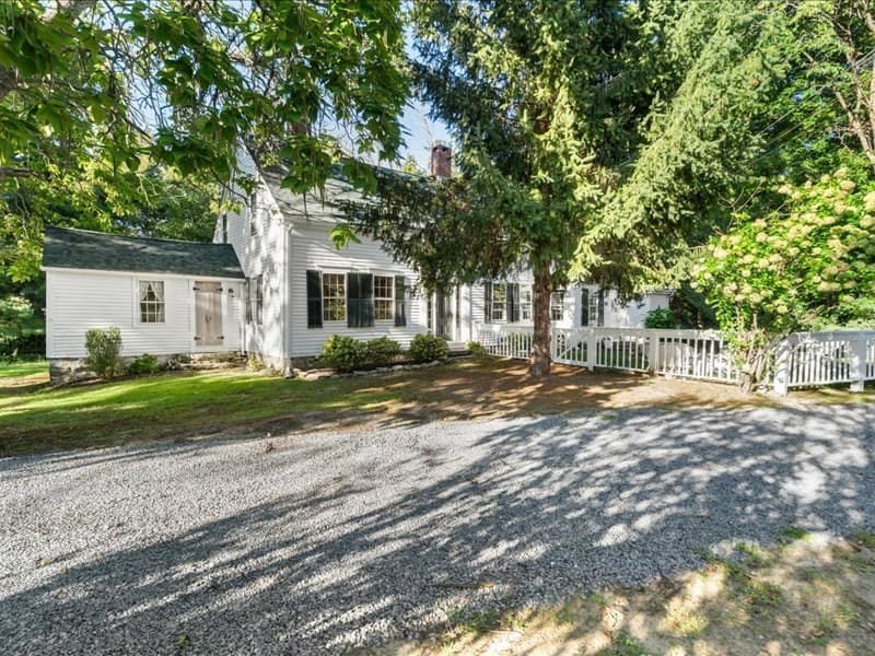 1015 Hortonville Rd, Swansea MA 02777