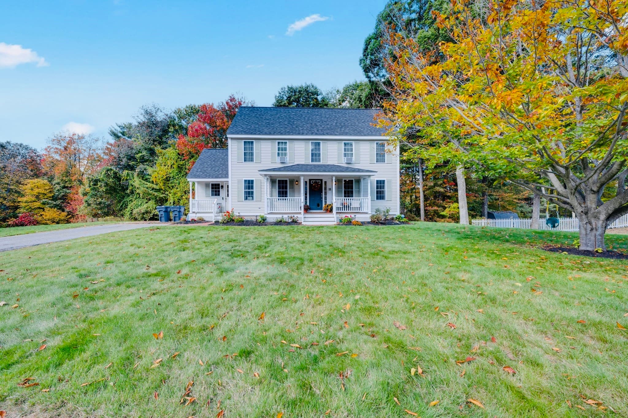 Single Family Residence at 11 Valley View Cir, Rutland MA 01543, photo 3 of 29