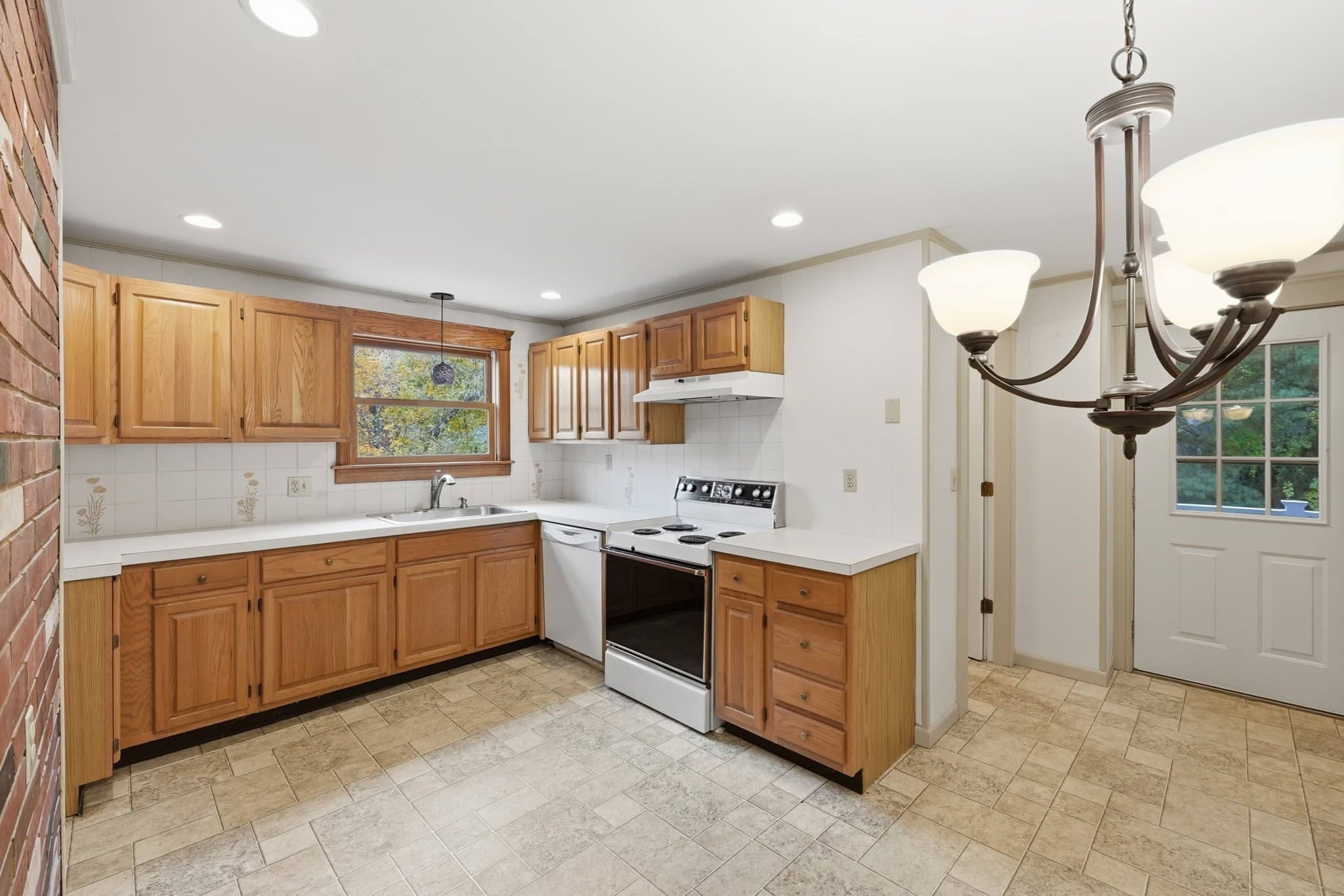 2 Family - 2 Units Side by Side at 206-208 School St, Northbridge MA 01534, photo 26 of 42