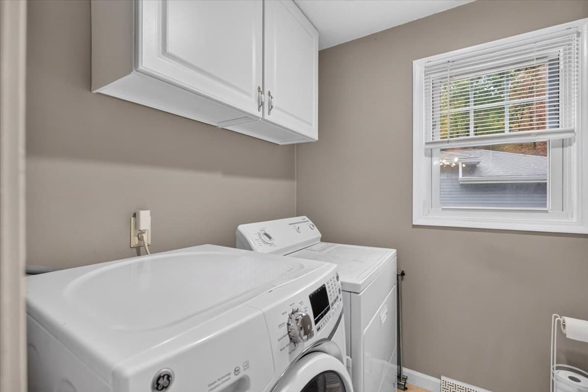 Single Family Residence at 55 Dutchess St, Springfield MA 01129, photo 11 of 41