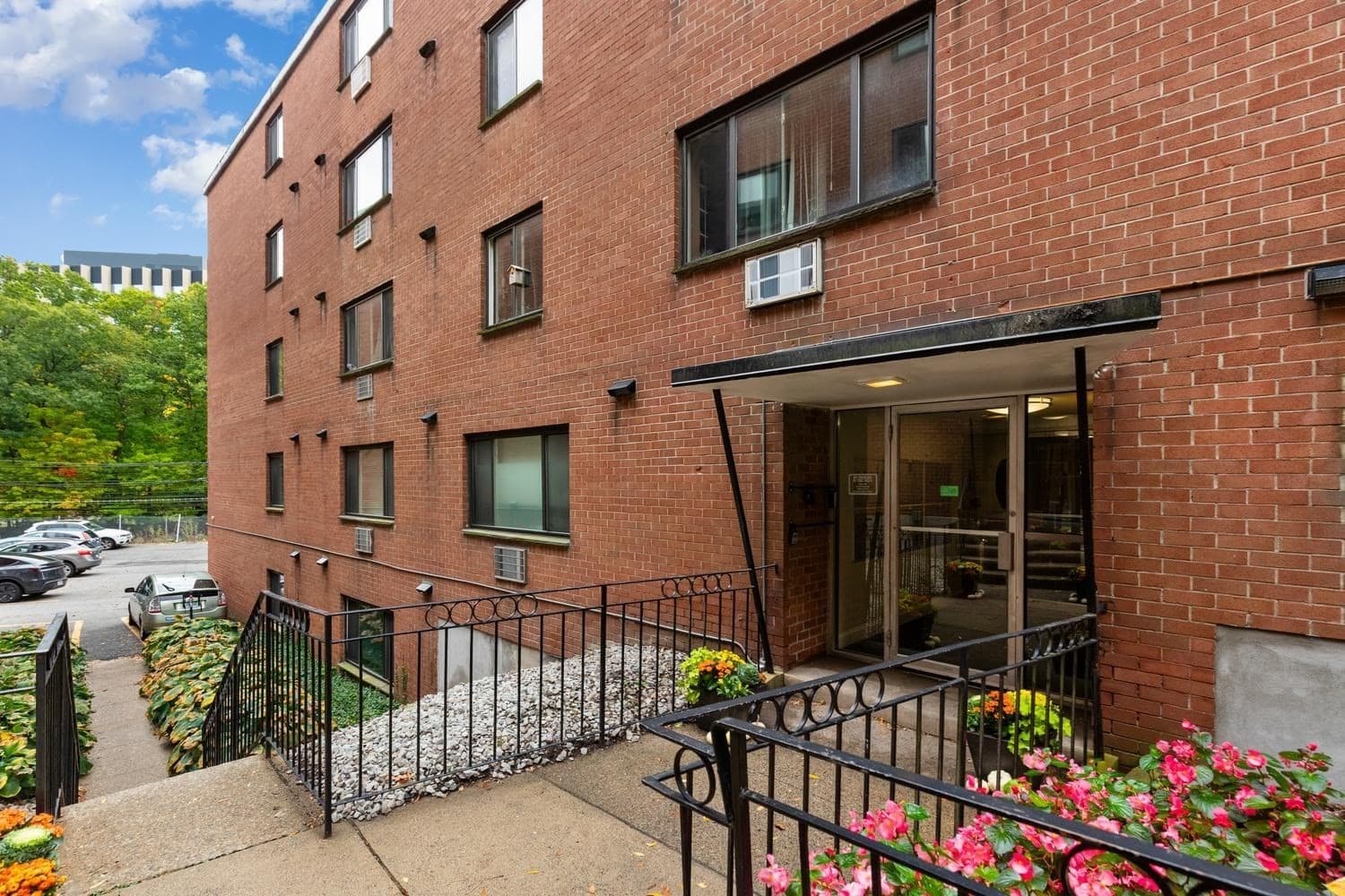 197 Kent St # 42, Brookline MA 02446