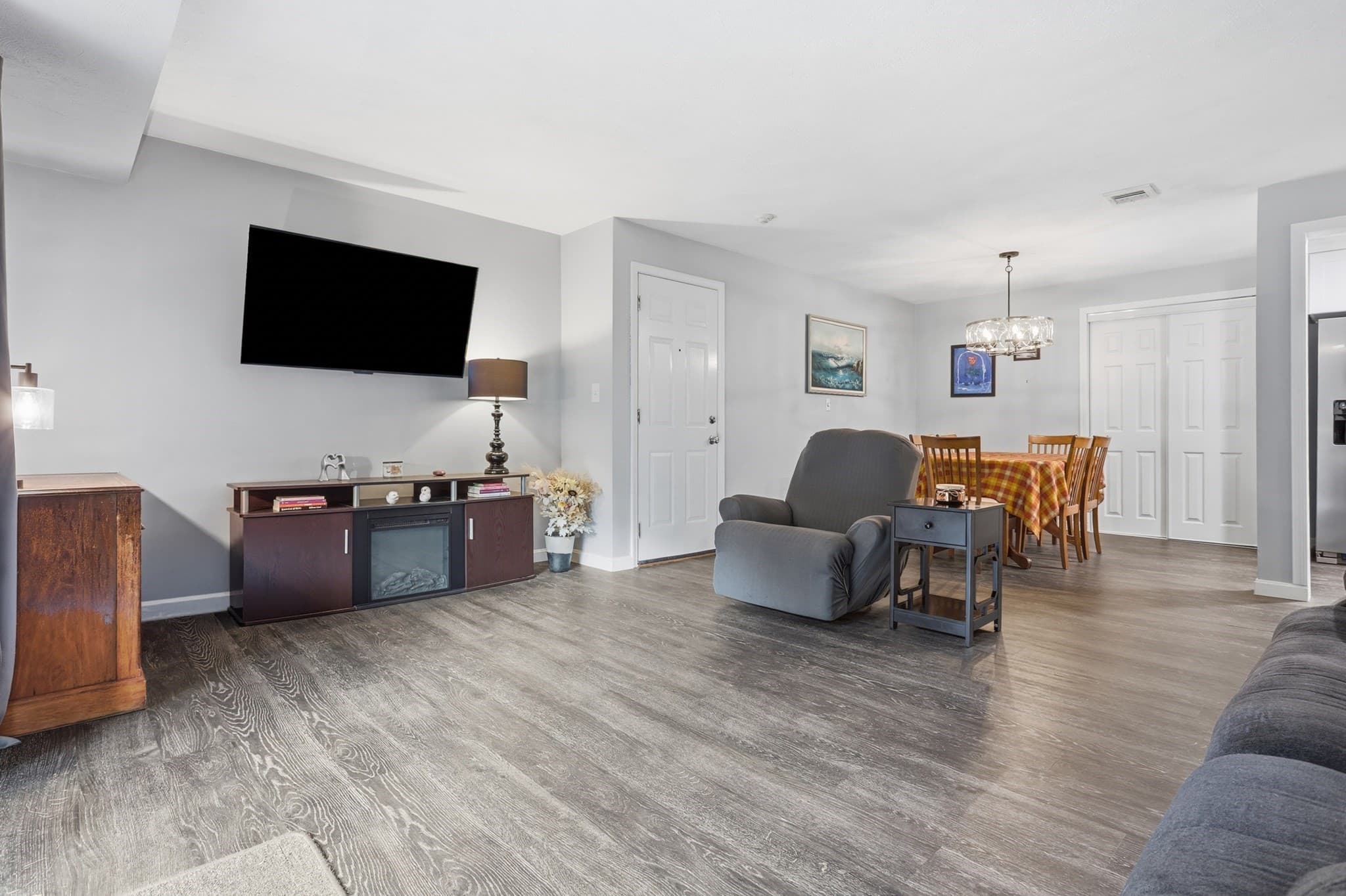 Condominium at 10 Village Ln # 15, Tyngsborough MA 01879, photo 12 of 33
